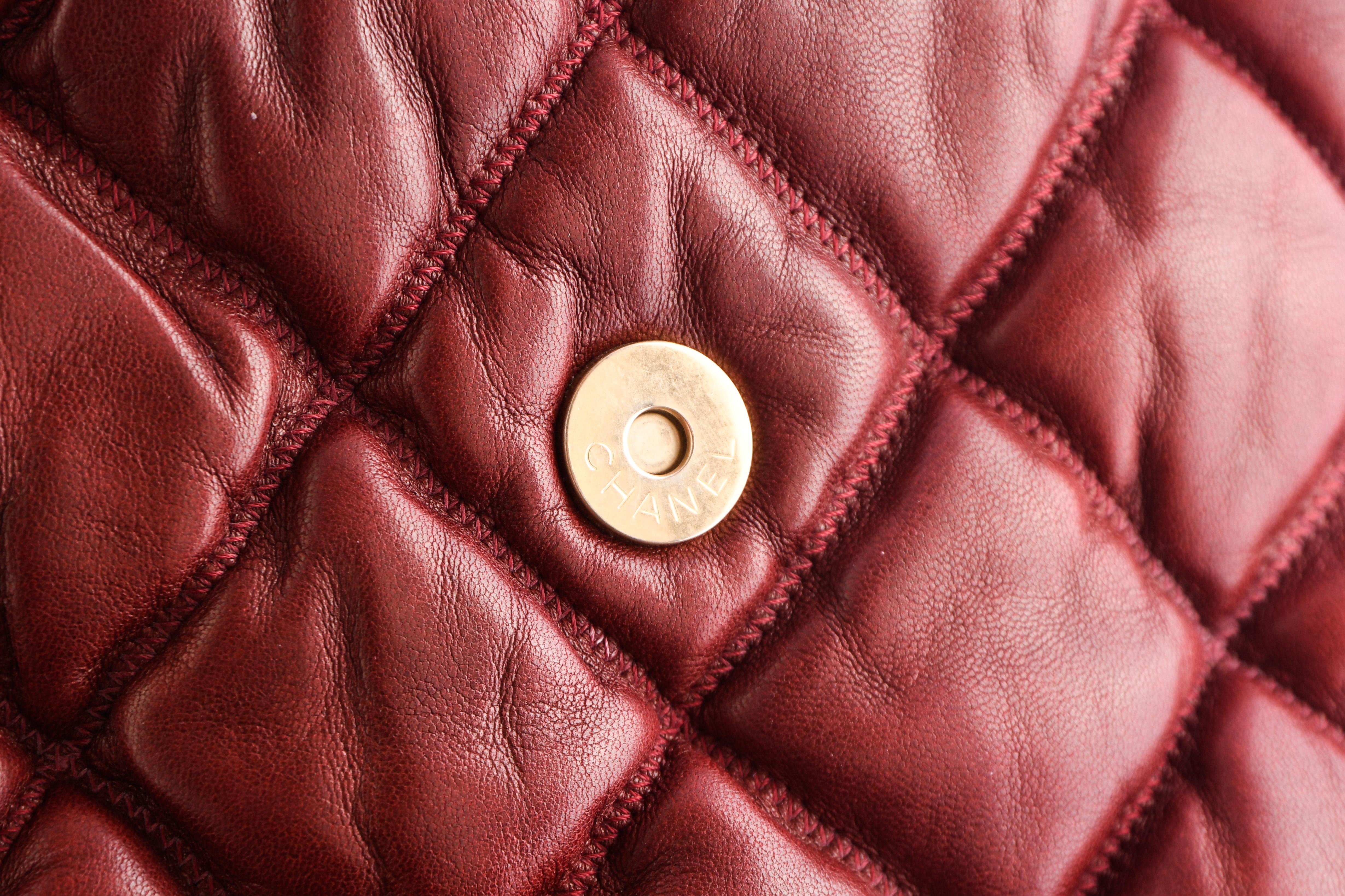 Chanel Burgundy Bubble Flap Tasche mit Gold Tone CC Logo 3