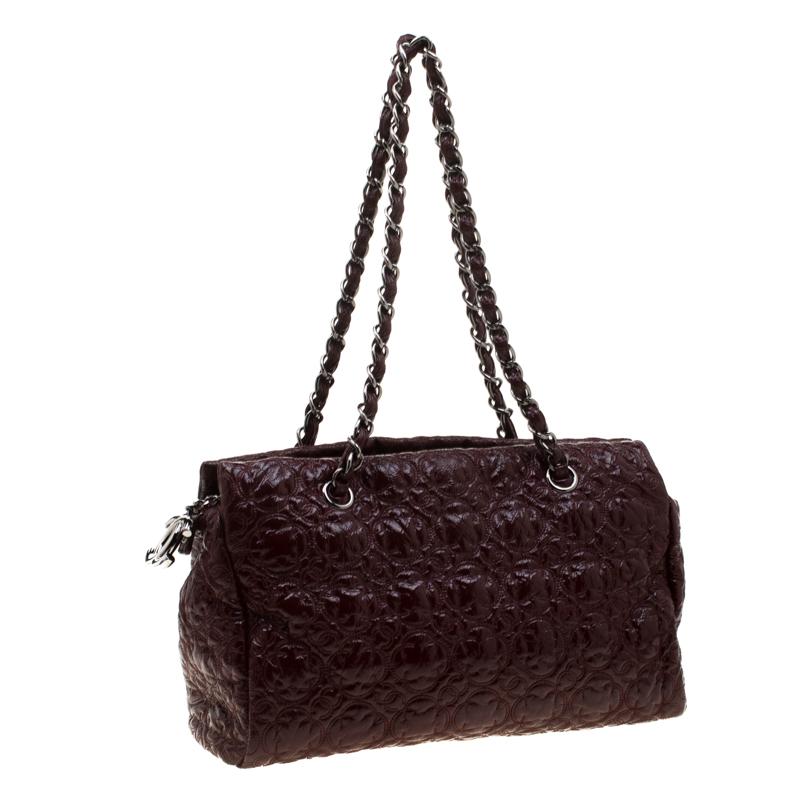 Chanel Burgundy Camellia Stitch Patent Leather Shoulder Bag In Good Condition In Dubai, Al Qouz 2