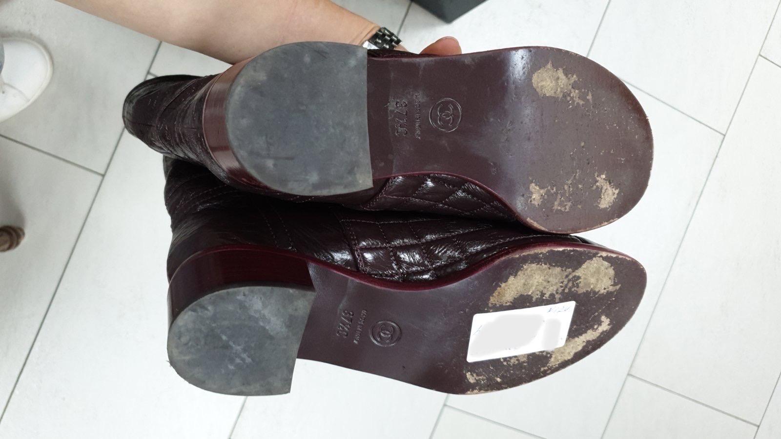 Chanel Burgundy Cap Toe CC Logo Ankle Boots In Good Condition For Sale In Krakow, PL