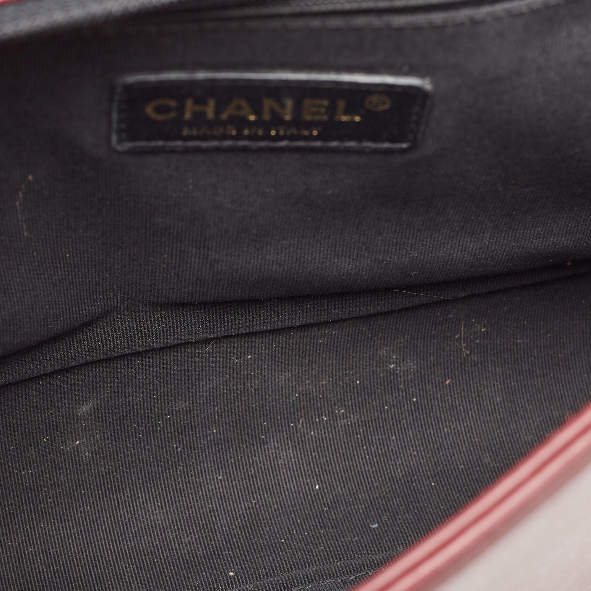 Chanel Burgund Chevron Kaviar Leder und Leder Neu Medium Boy Bag im Angebot 11
