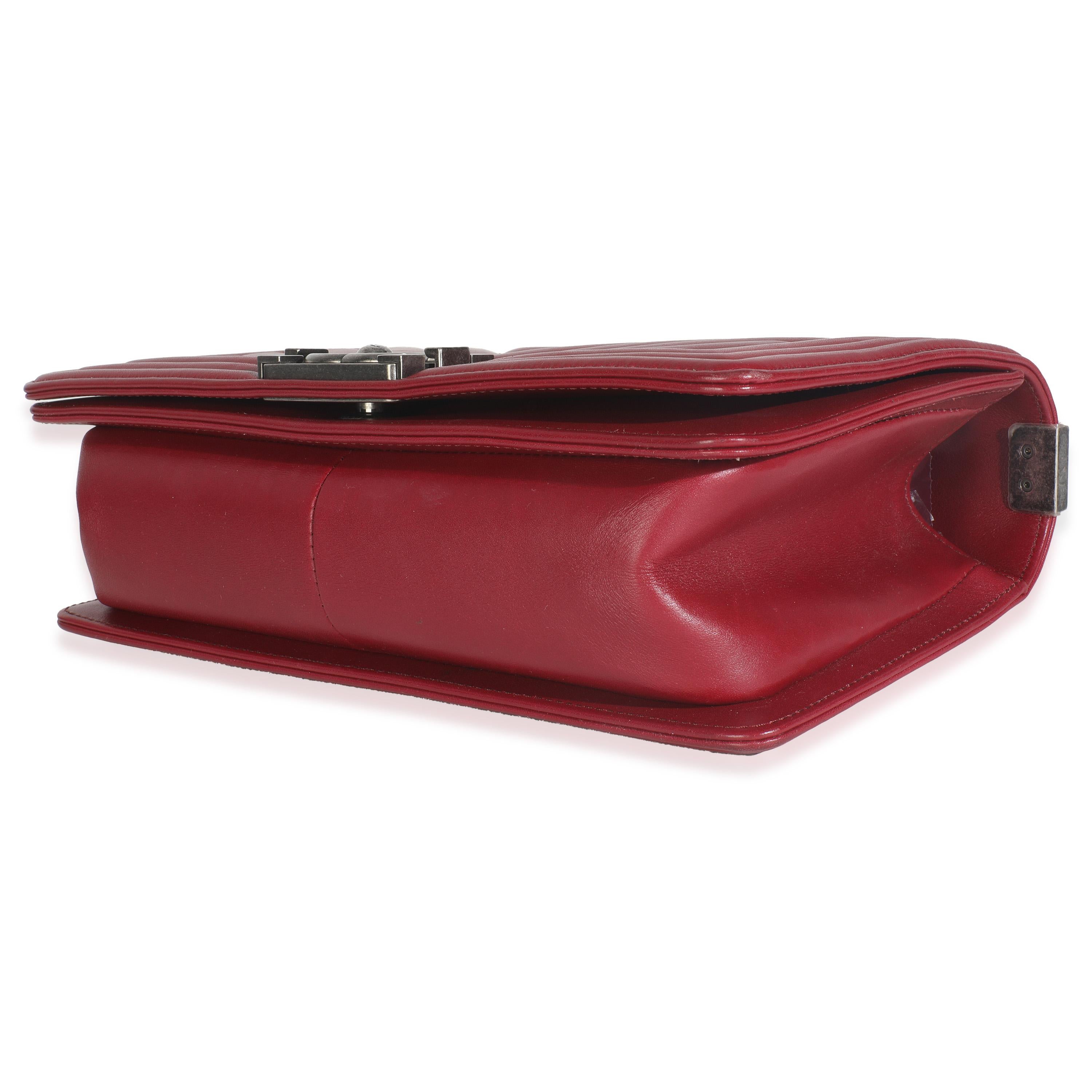 De las mujeres Chanel Bolso Boy Mediano Piel de Cordero Chevron Borgoña en venta