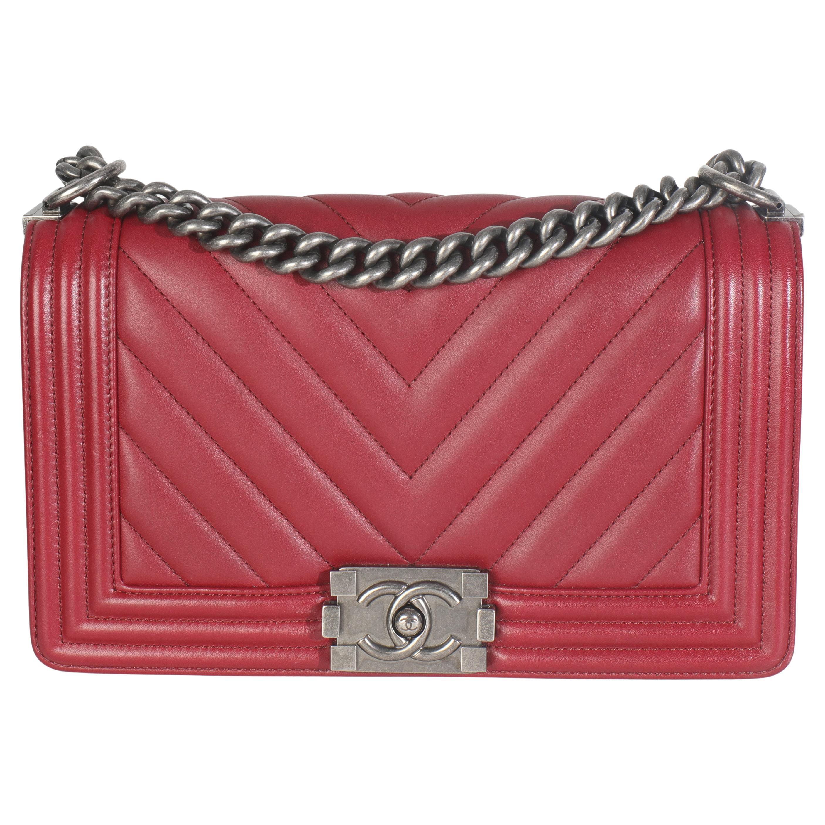 Chanel Burgunder Chevron Lammfell Medium Boy Bag