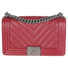 Chanel Burgunder Chevron Lammfell Medium Boy Bag
