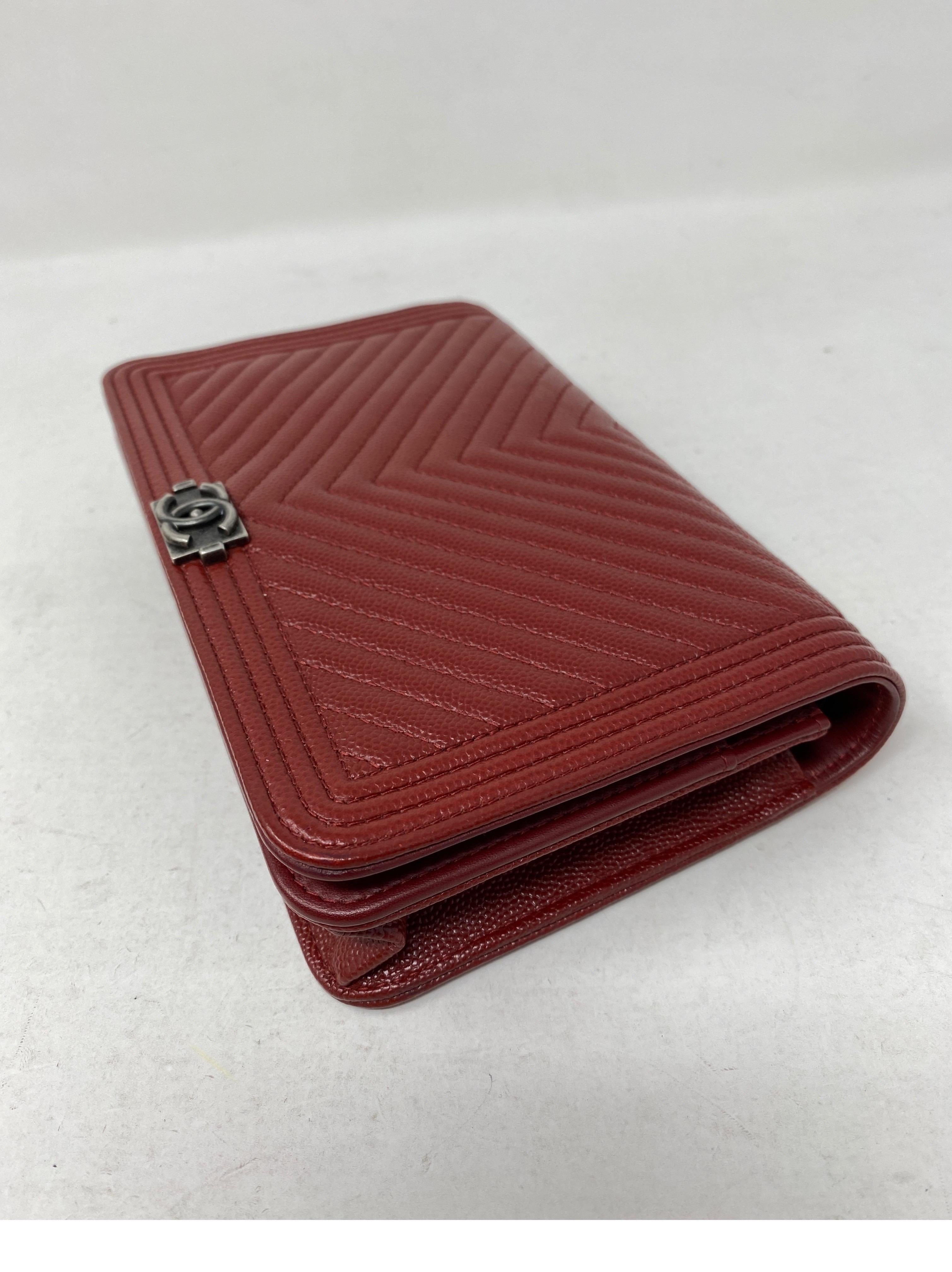 Chanel Burgundy Chevron Wallet On A Chain Bag In Excellent Condition In Athens, GA