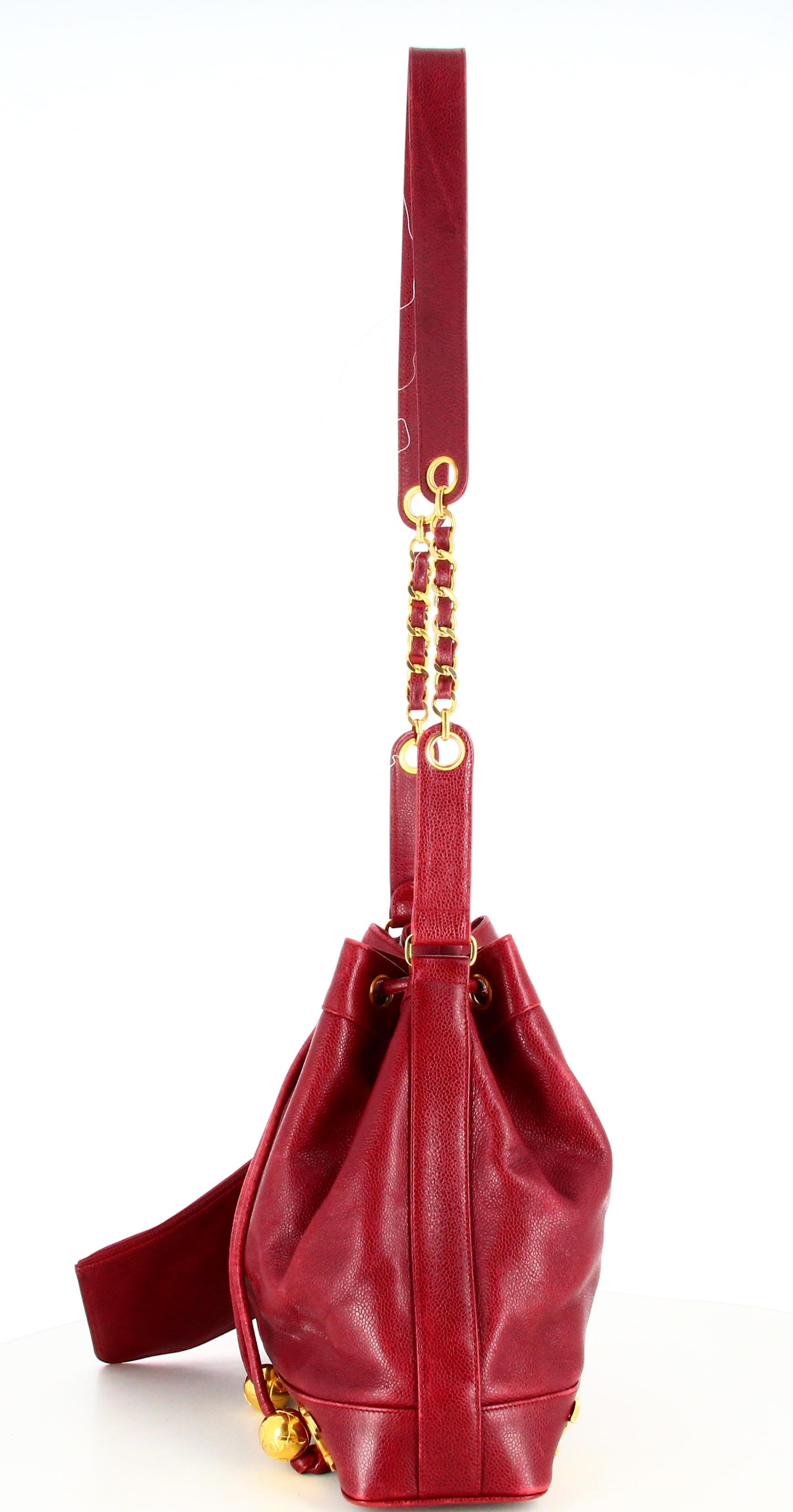 Chanel Burgundy Lambskin Bucket Bag In Good Condition In PARIS, FR