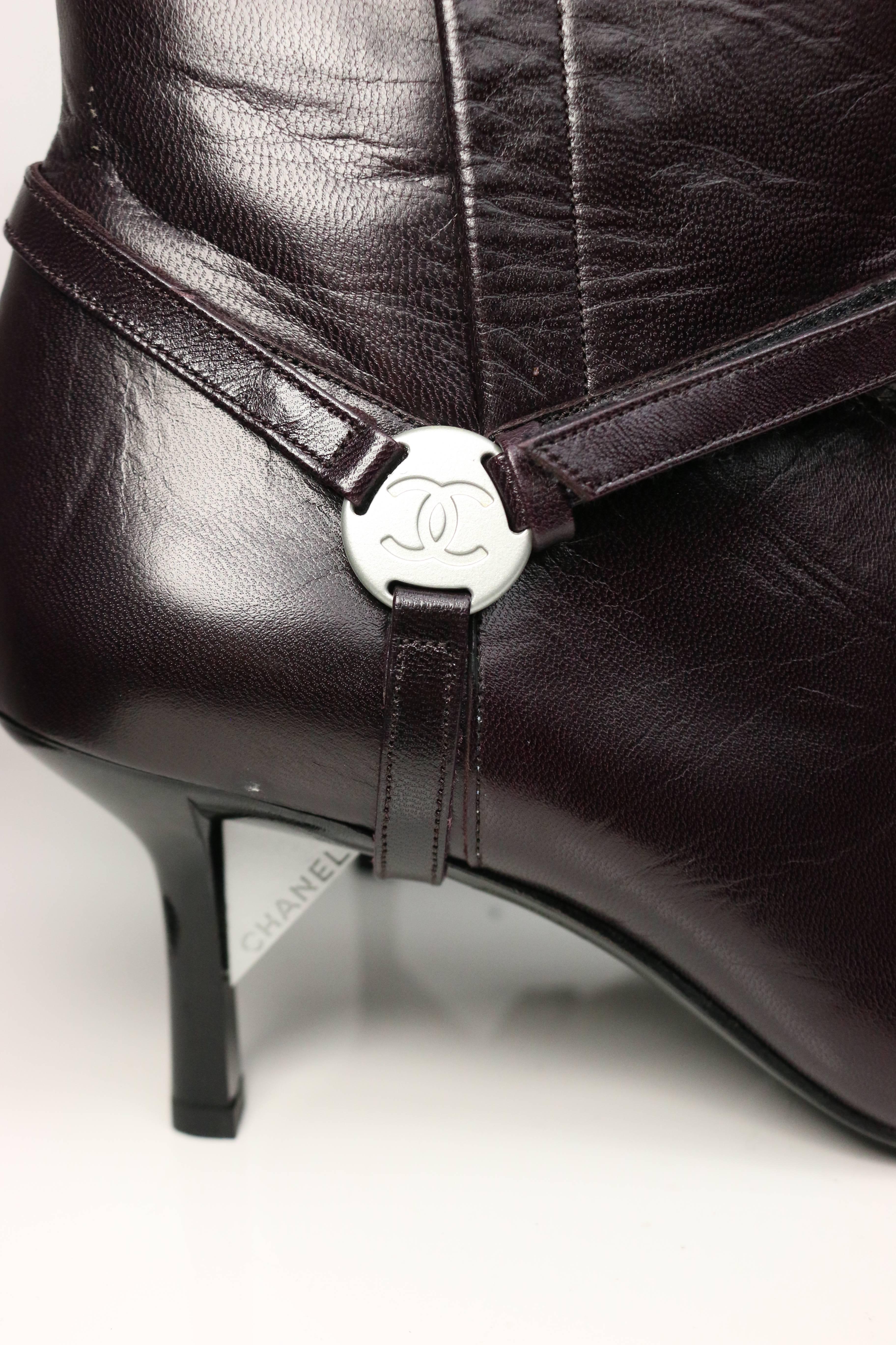 - Chanel burgundy leather ankle boots.

- Magic tape leather strap with two silver 