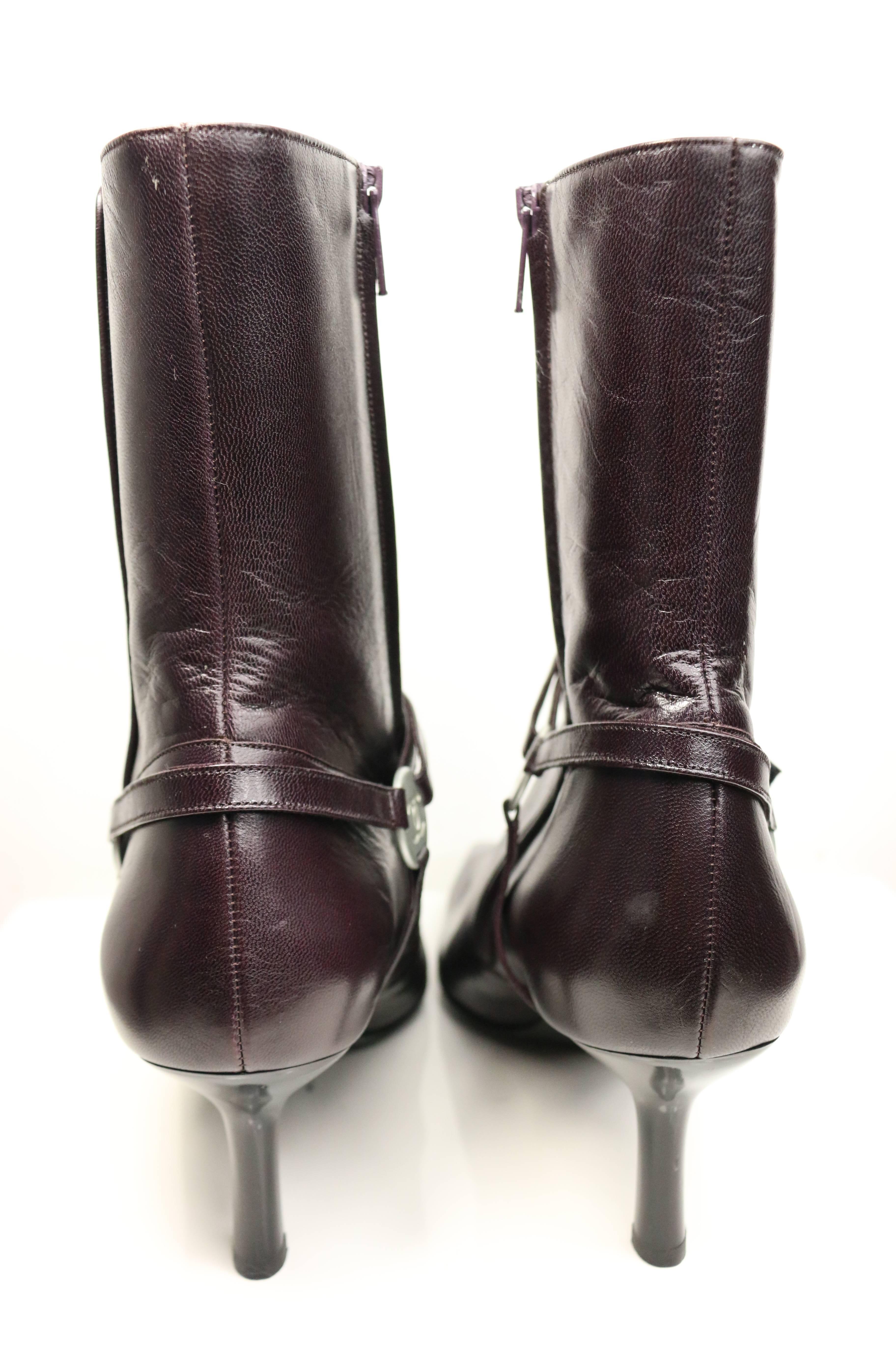 Chanel burgundy leather ankle boots In Excellent Condition For Sale In Sheung Wan, HK