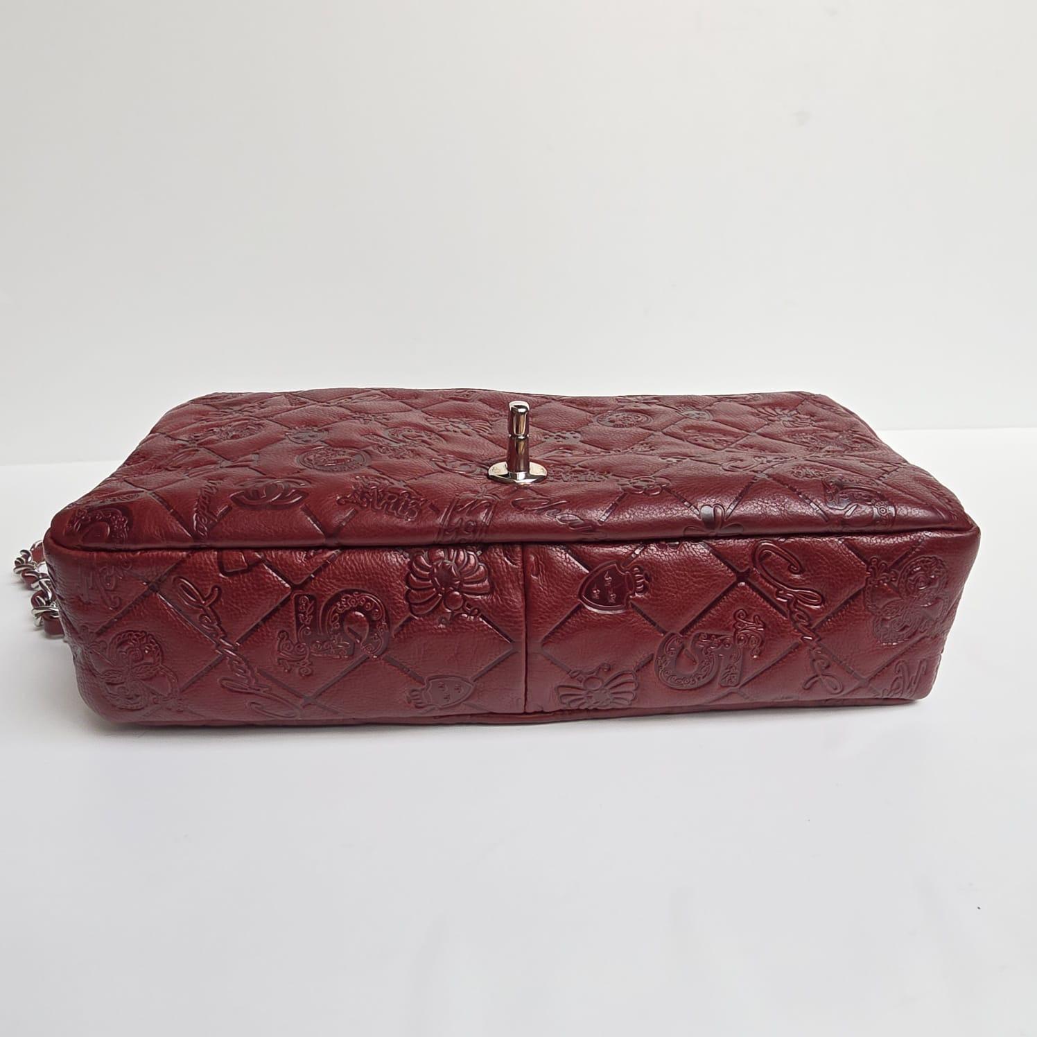 Chanel - Sac à rabat moyen en cuir bourgogne avec emblème Lucky Charm en vente 6