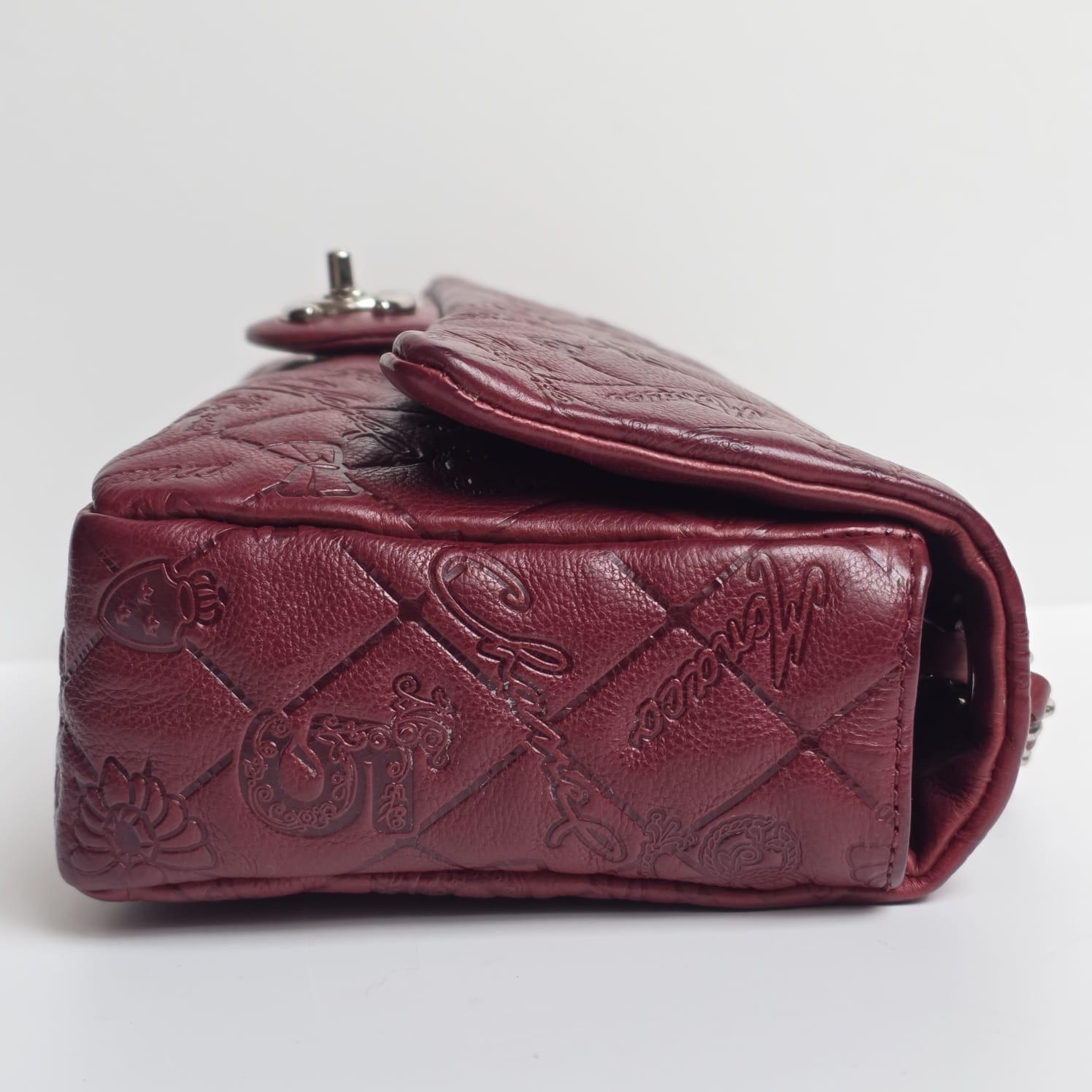 Chanel - Sac à rabat moyen en cuir bourgogne avec emblème Lucky Charm en vente 7