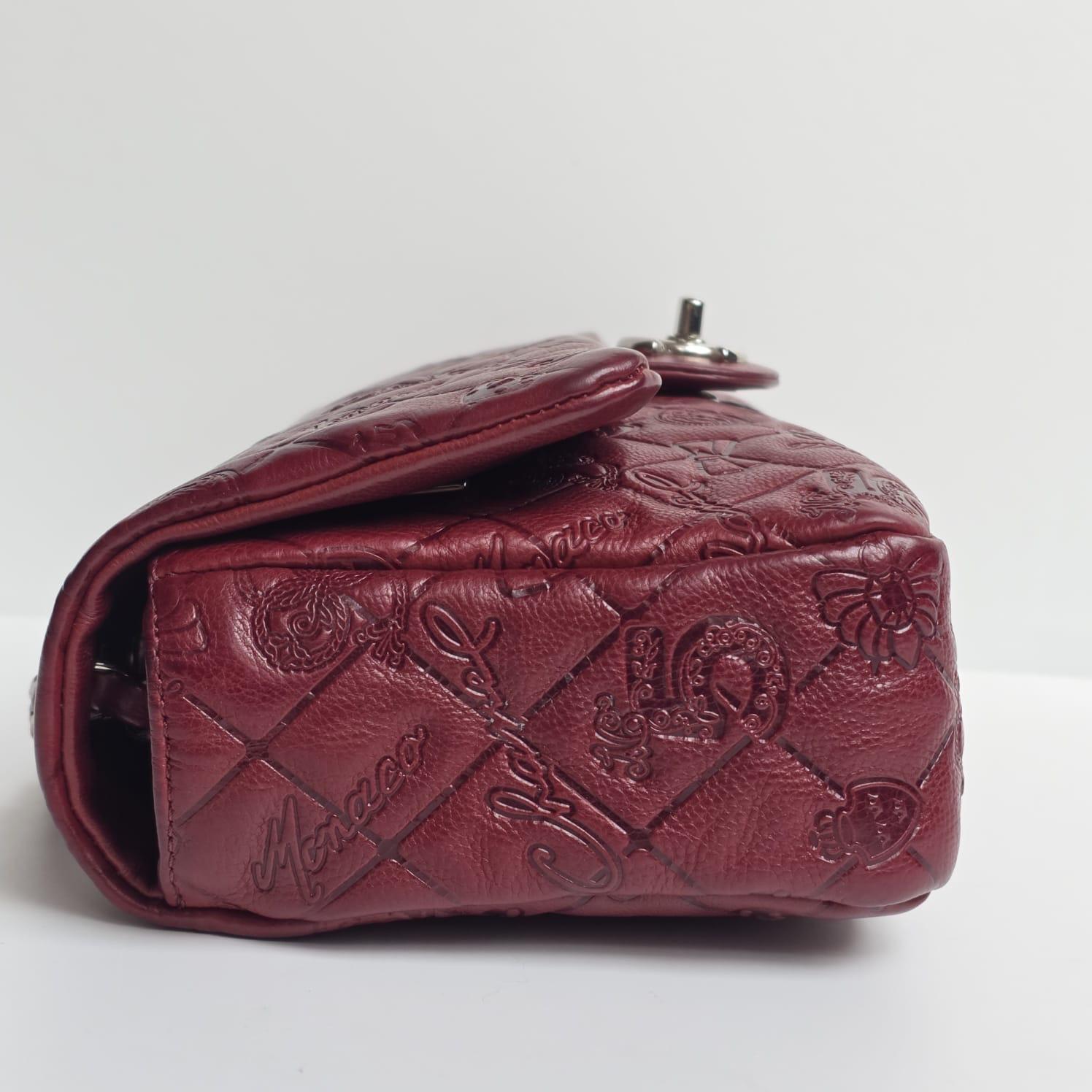 Chanel - Sac à rabat moyen en cuir bourgogne avec emblème Lucky Charm en vente 8
