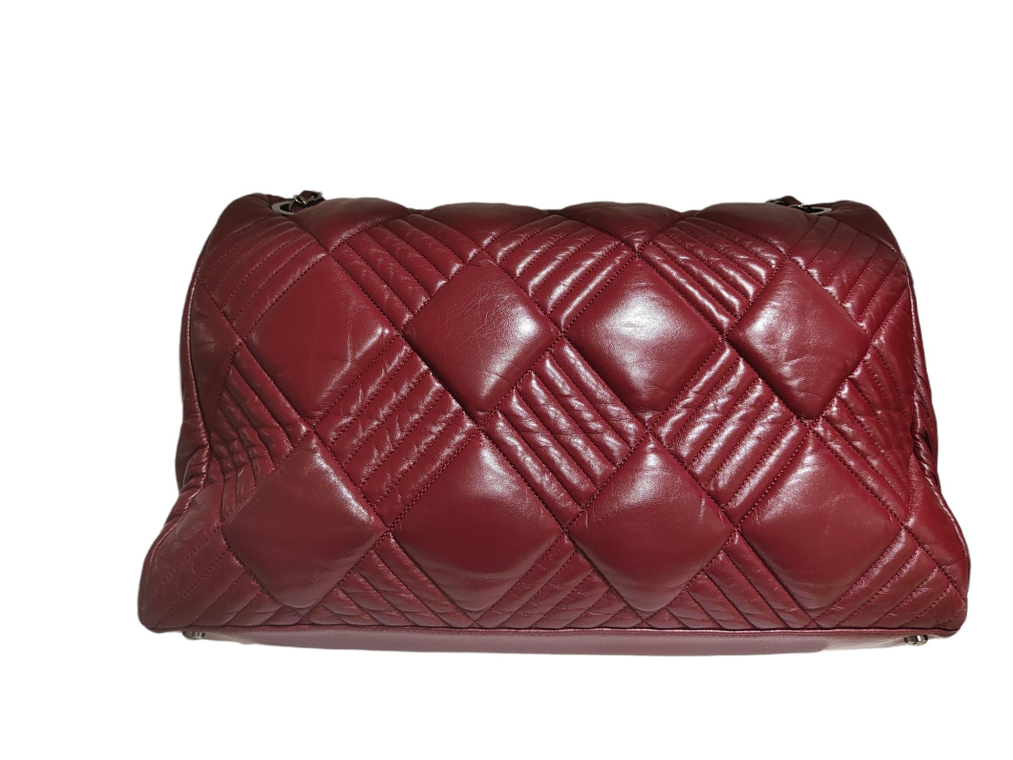 Chanel burgundy leather shoulder bag
totally made in italy
measurements; 25*36 cm, 11 cm depth