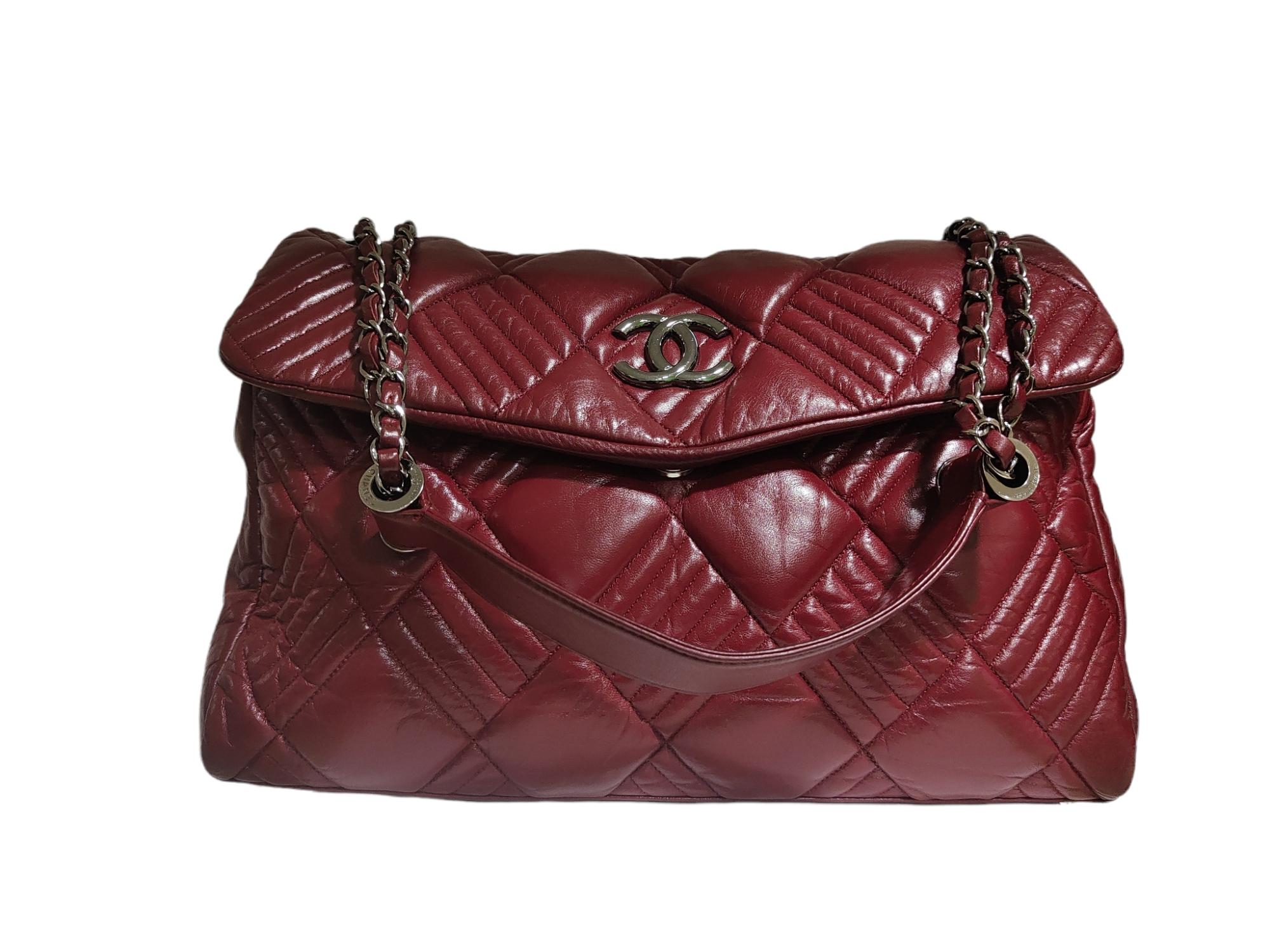 Chanel burgundy leather shoulder bag For Sale 1