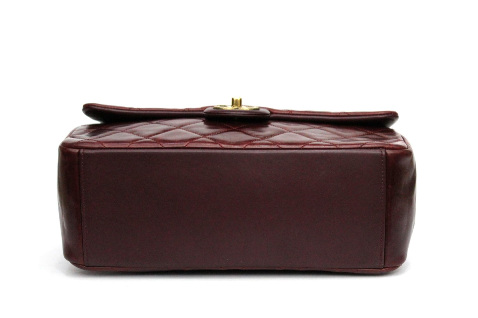 Chanel Burgundy Leather Shoulder Gold Bar Bag  In Excellent Condition In Torre Del Greco, IT