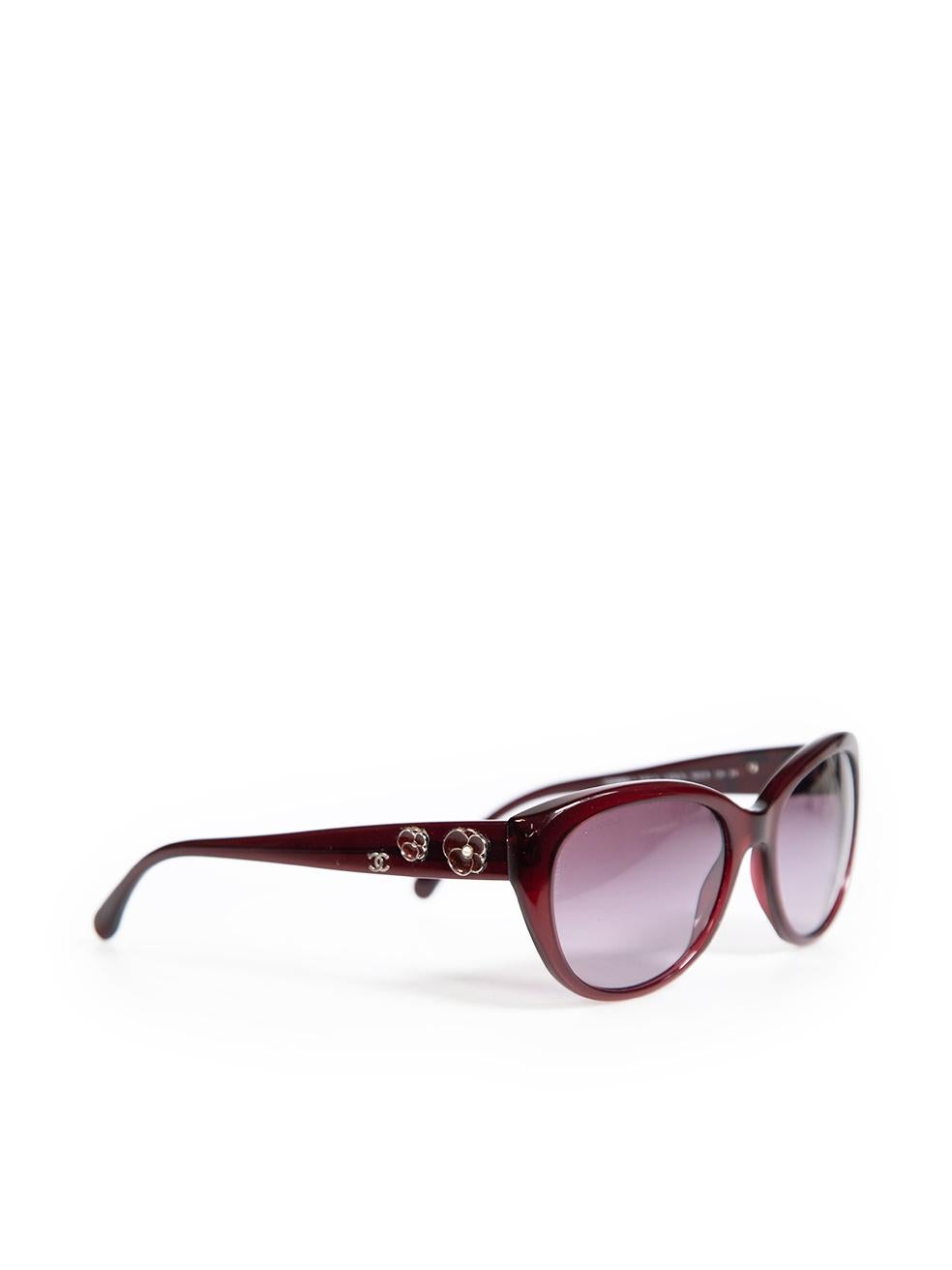 CONDITION is Very good. Hardly any visible wear to sunglasses is evident on this used Chanel designer resale item. Comes with a case.
 
 Details
 
 
 Burgundy
 
 Acetate
 
 Sunglasses
 
 D-Frame
 
 Logo detail
 
 Flower detail
 
 Purple gradient