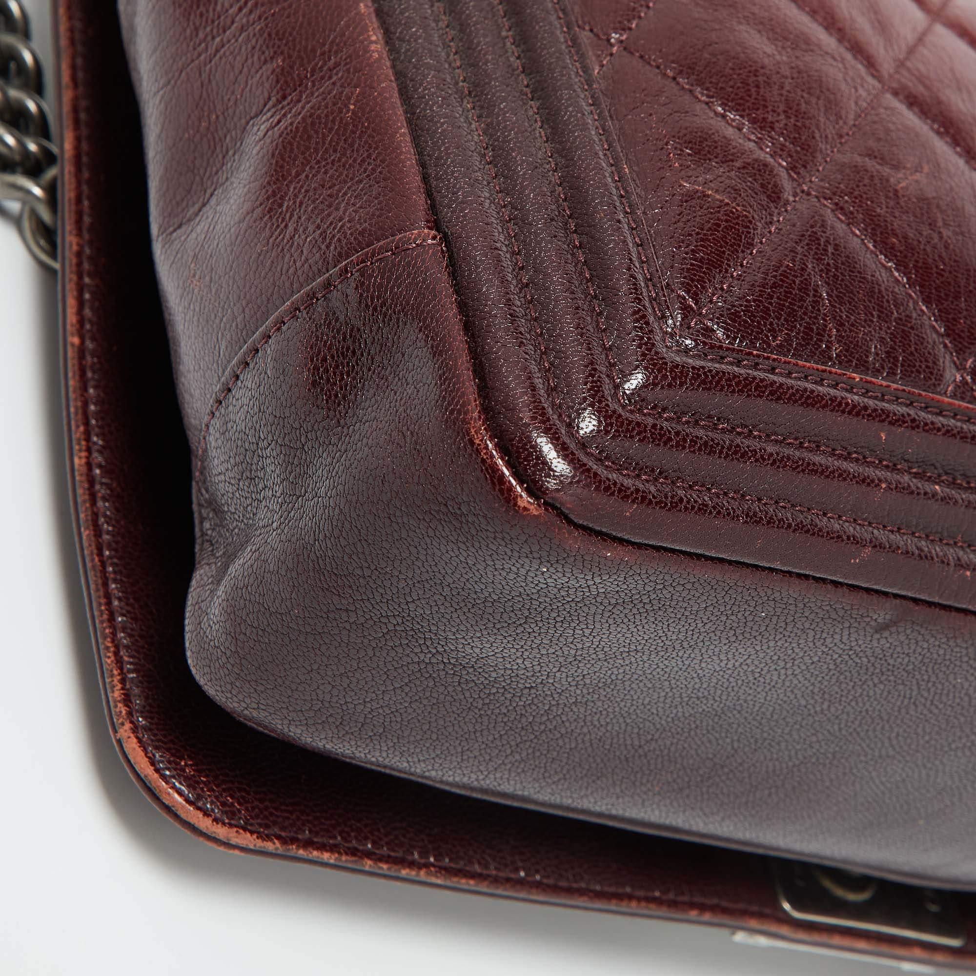 Chanel Burgundy Ombre Quilted Leather Large Boy Flap Bag en vente 3