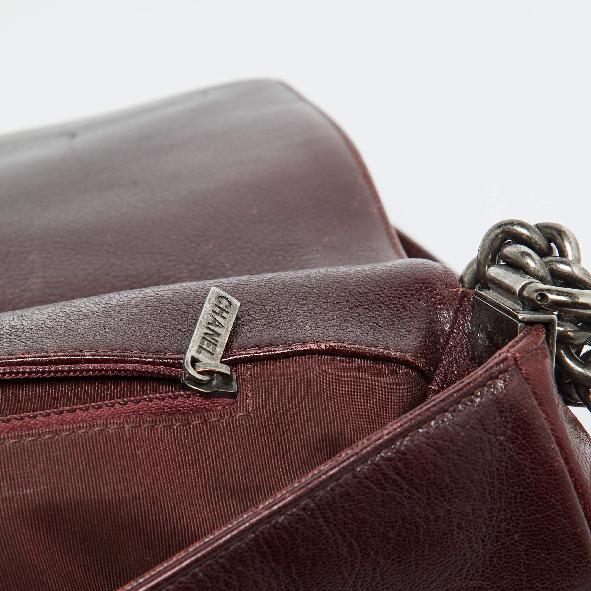 Chanel Burgundy Ombre Quilted Leather Large Boy Flap Bag en vente 4