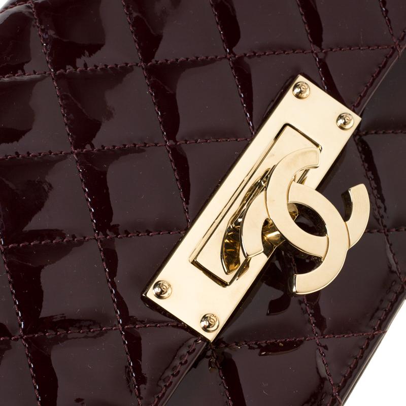 Chanel Burgundy Patent Leather Golden Class Double CC WOC Clutch Bag In Excellent Condition In Dubai, Al Qouz 2