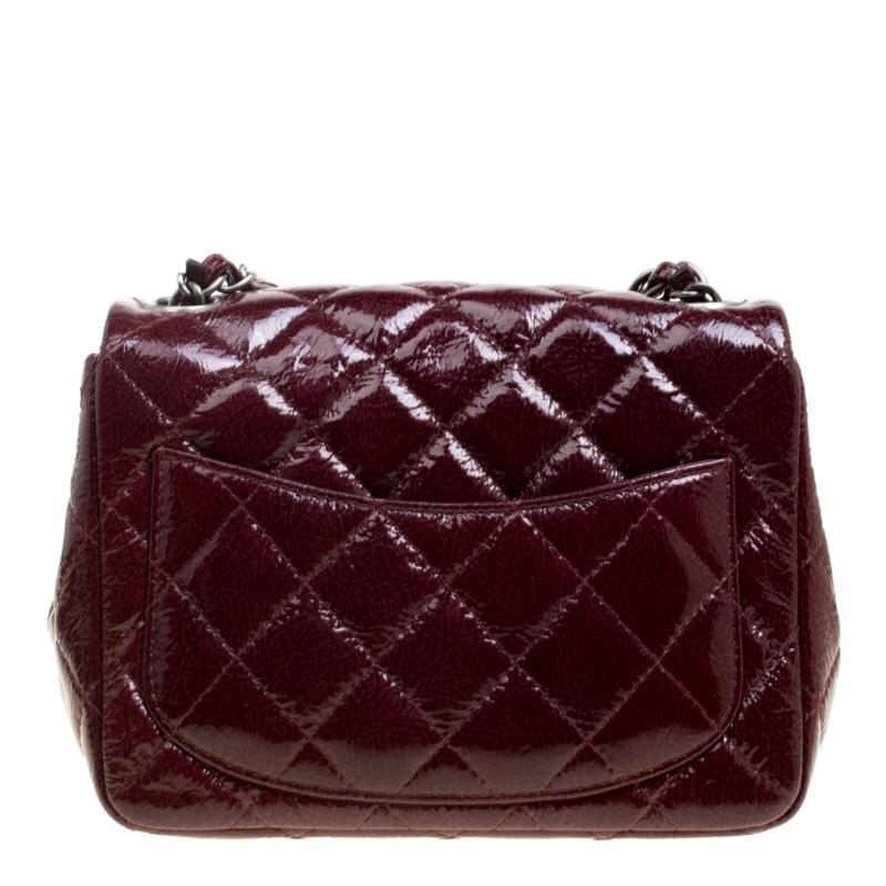 Chanel Burgundy Patent Textured Leather New Mini Classic Single Flap Bag In Excellent Condition In Dubai, Al Qouz 2