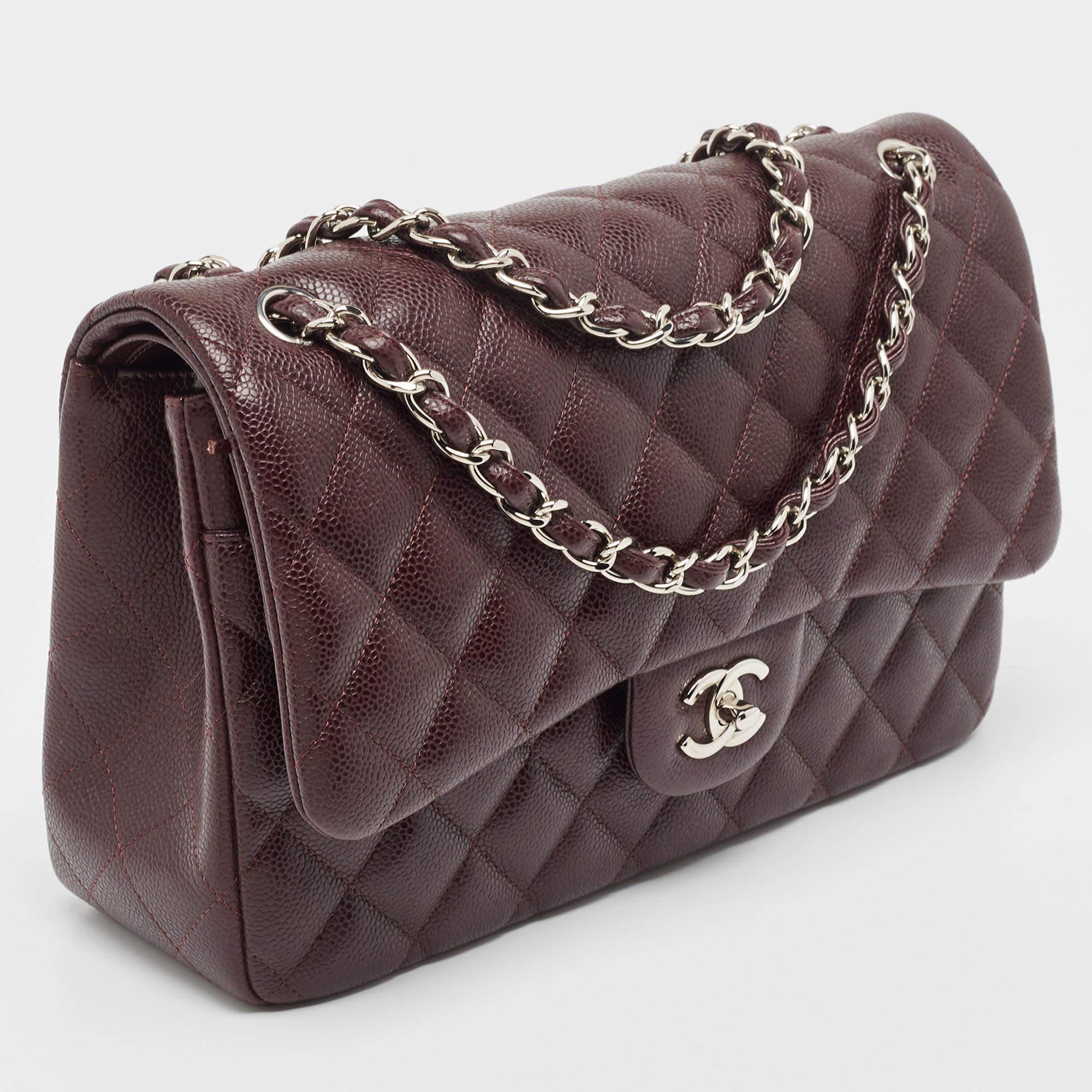 Perfect for conveniently housing your essentials in one place, this Chanel Jumbo Classic Double Flap bag is a worthy investment. It has notable details and offers a look of luxury.

