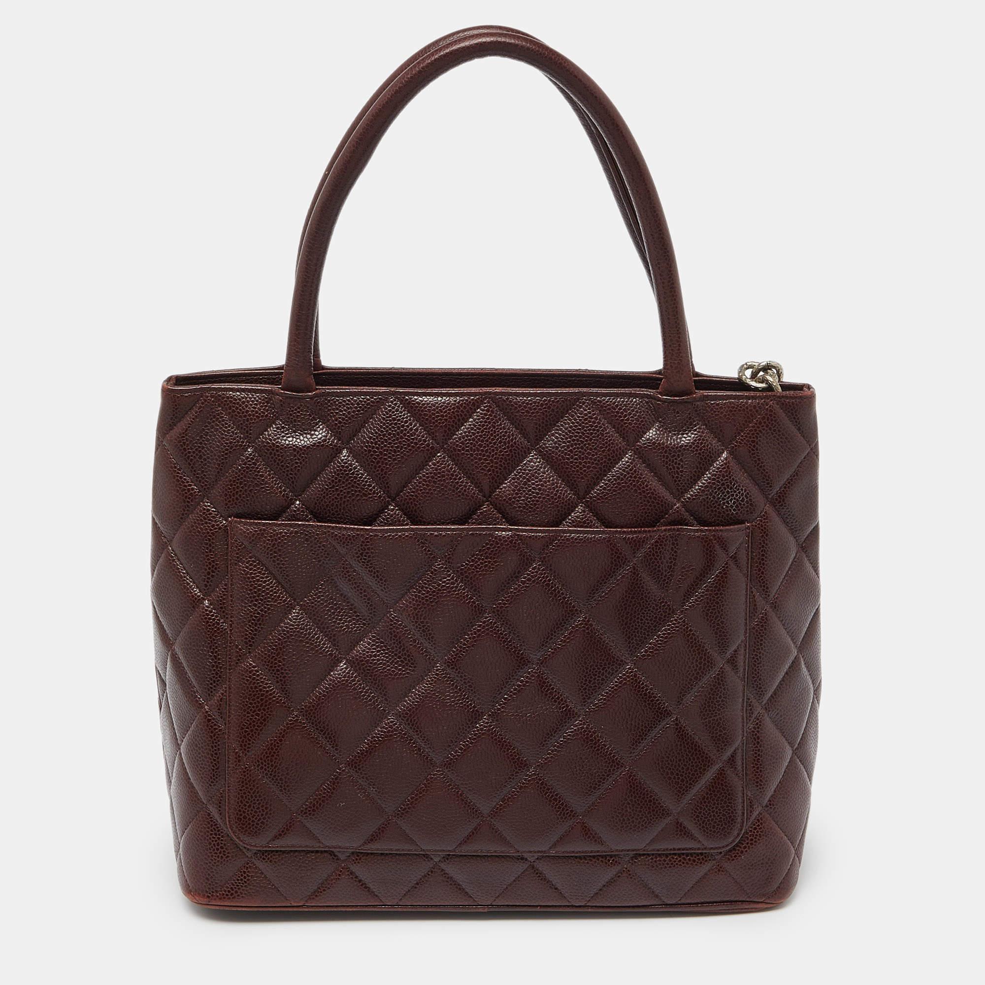 Chanel Burgundy Quilted Caviar Leather Medallion Tote In Fair Condition In Dubai, Al Qouz 2