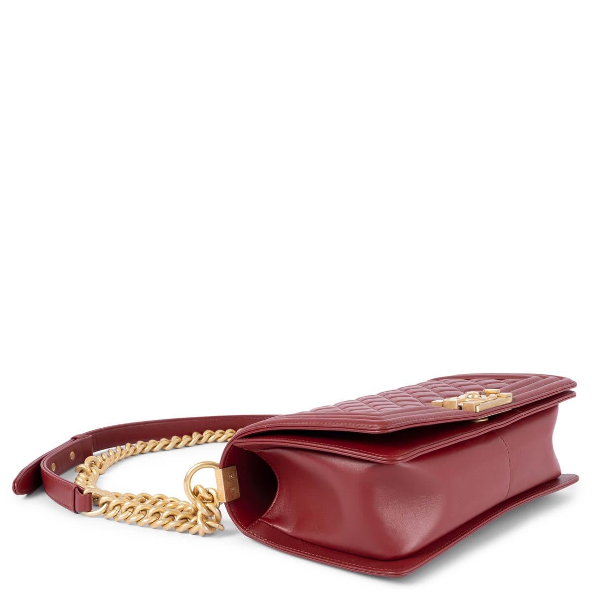 Brown CHANEL burgundy quilted leather 2019 19A BOY MEDIUM Shoulder Bag For Sale