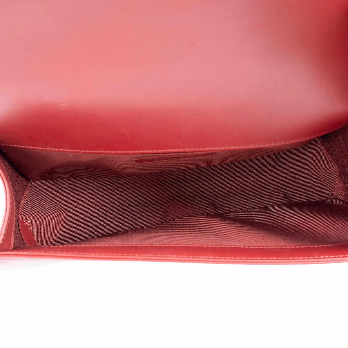 Women's CHANEL burgundy quilted leather 2019 19A BOY MEDIUM Shoulder Bag For Sale