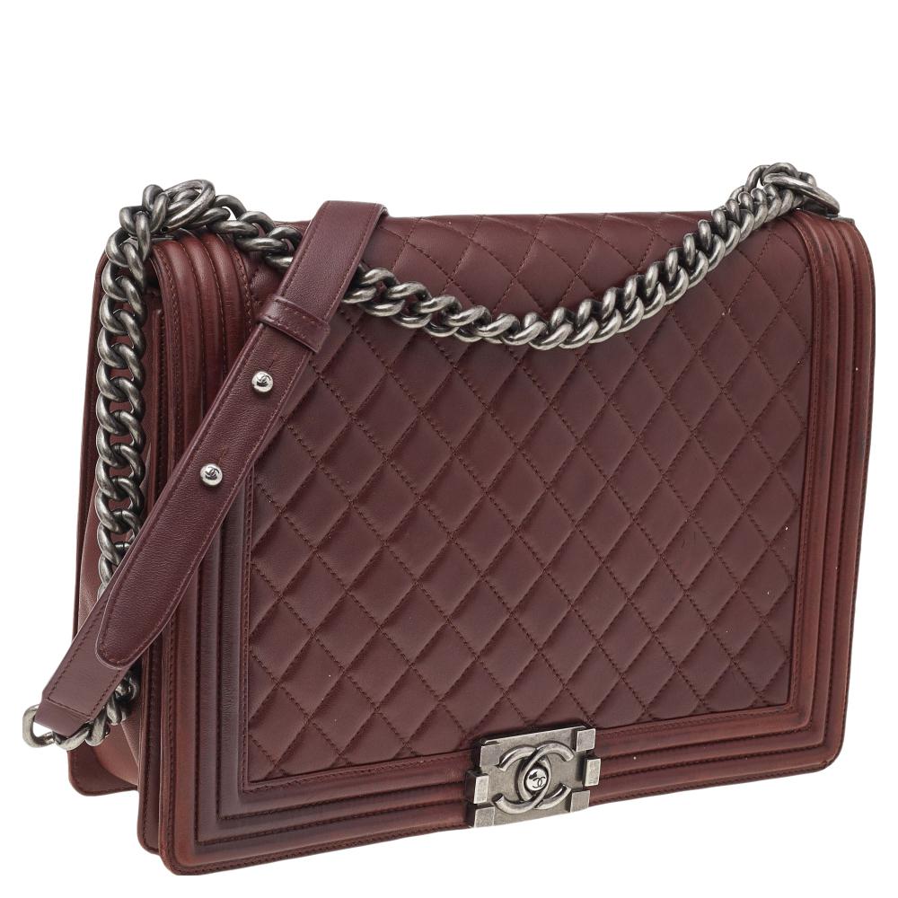 Chanel Burgundy Quilted Leather Large Boy Flap Bag In Good Condition In Dubai, Al Qouz 2