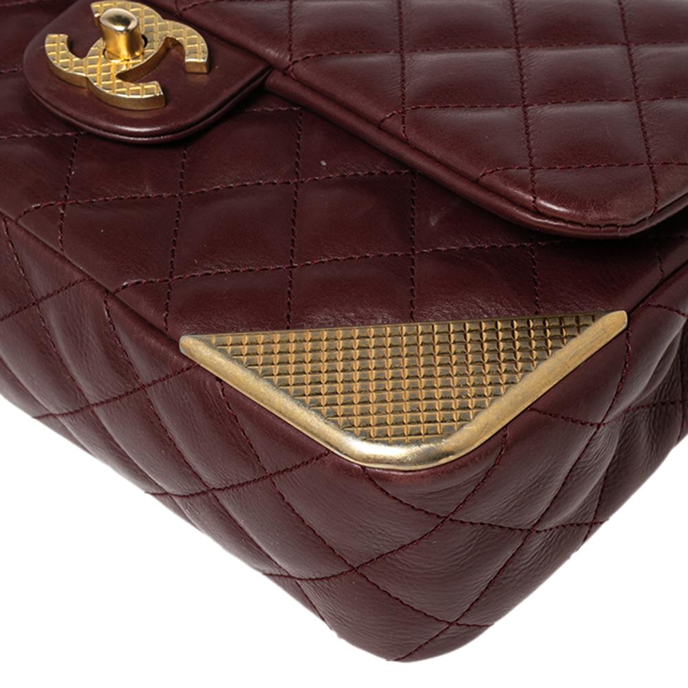 Chanel Burgundy Quilted Leather Medium Rock The Corner Flap Bag In Good Condition In Dubai, Al Qouz 2