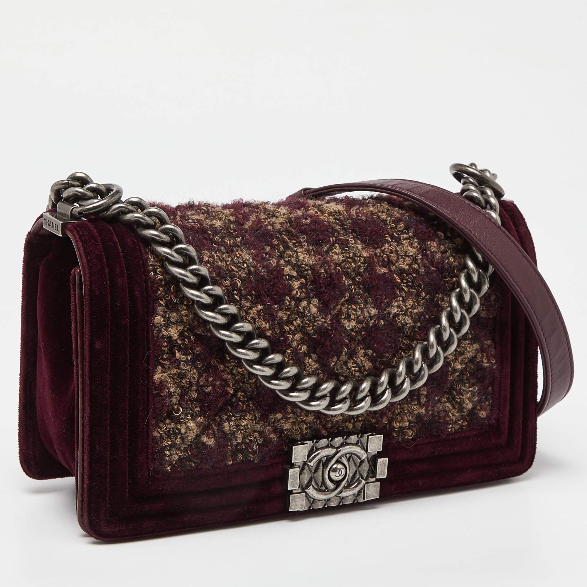 Chanel Burgundy Quilted Tweed, Leather and Velvet Medium Boy Flap Bag In Good Condition In Dubai, Al Qouz 2