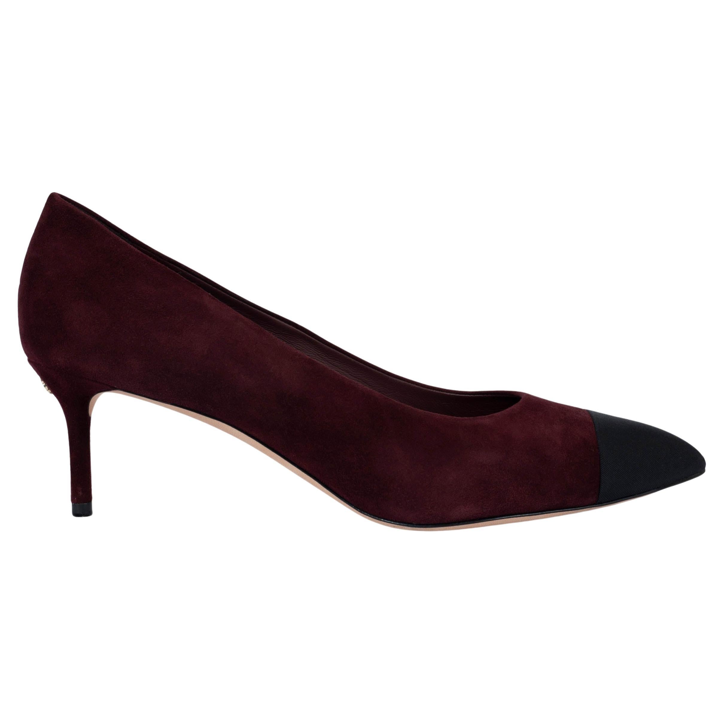 CHANEL Burgunderrote ROME Pumps aus Wildleder 2016 16A ROME Schuhe 41,5 passt 40,5 im Angebot