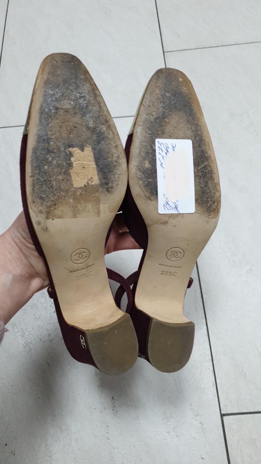 Chanel Burgundy Suede And Metallic Silver Leather Cap Toe Slingback Sandals In Good Condition In Krakow, PL