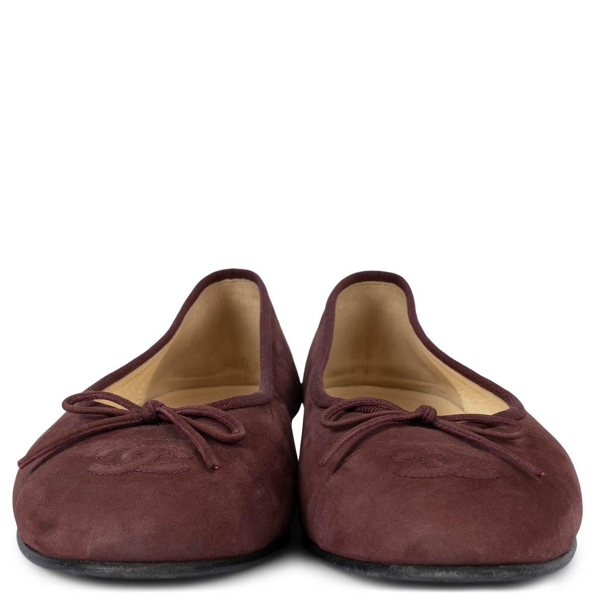 100% authentic Chanel classic ballet flats in burgundy suede leather. Have been worn and are in excellent condition. 

Measurements
Imprinted Size	39.5
Shoe Size	39
Inside Sole	25.5cm (9.9in)
Width	8cm (3.1in)
Heel	1cm (0.4in)

All our listings