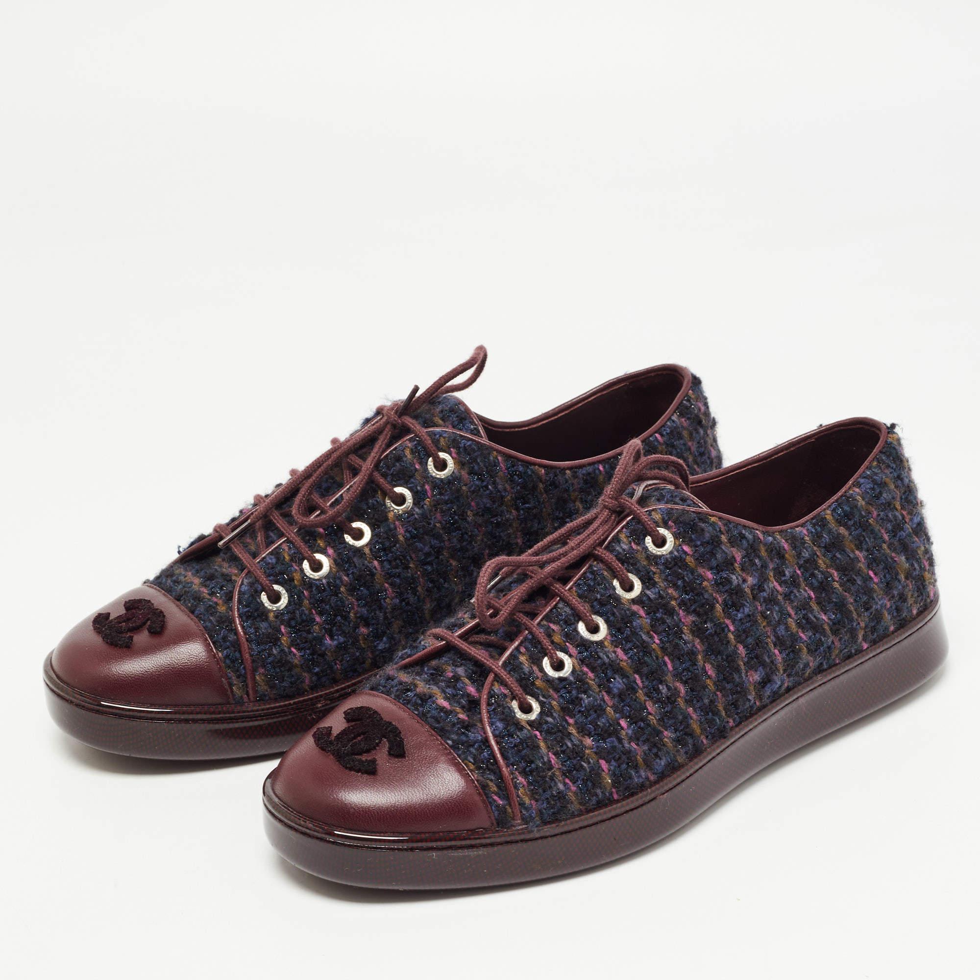 These stunning sneakers by Chanel are high on comfort and style. Crafted from tweed and leather, these burgundy sneakers feature cap toes, lace-ups on the vamps, and silver-tone hardware. Wear them with cropped pants or culottes for a smart look.

