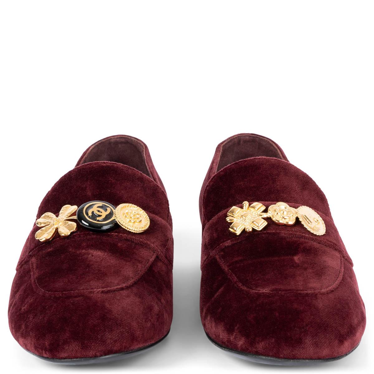 100% authentic Chanel lucky charm loafers in burgundy velvet embellished with Chanel's emblems in gold-tone metal. Have been worn once or twice and are in excellent condition. 

2019 Pre-Fall

Measurements
Model	19B G35182
Imprinted Size	39 (run 1/2