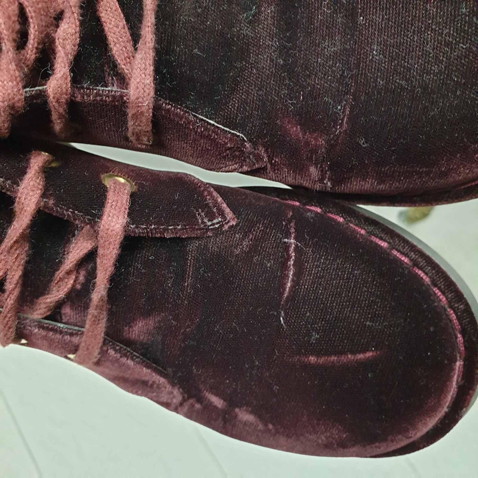 Chanel Burgundy Velvet CC Logo Lace Up Ankle Boots In Good Condition In Krakow, PL