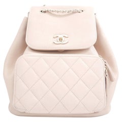 Sac à dos Business Affinity de Chanel en cuir caviar beige