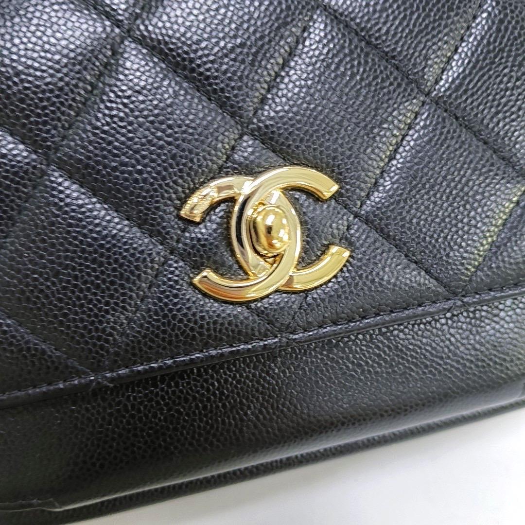 Chanel Business Affinity Small Black Caviar Leather Top Handle Crossbody Bag en vente 3