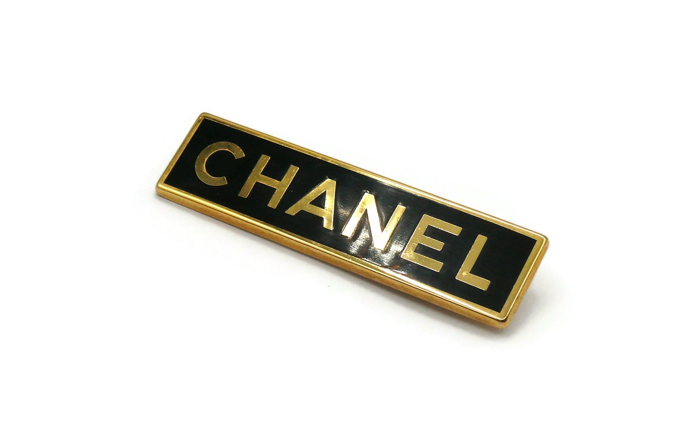 CHANEL by ARTHUS BERTRAND Paris Vintage Rectangular Uniform Brooch In Good Condition For Sale In Nice, FR