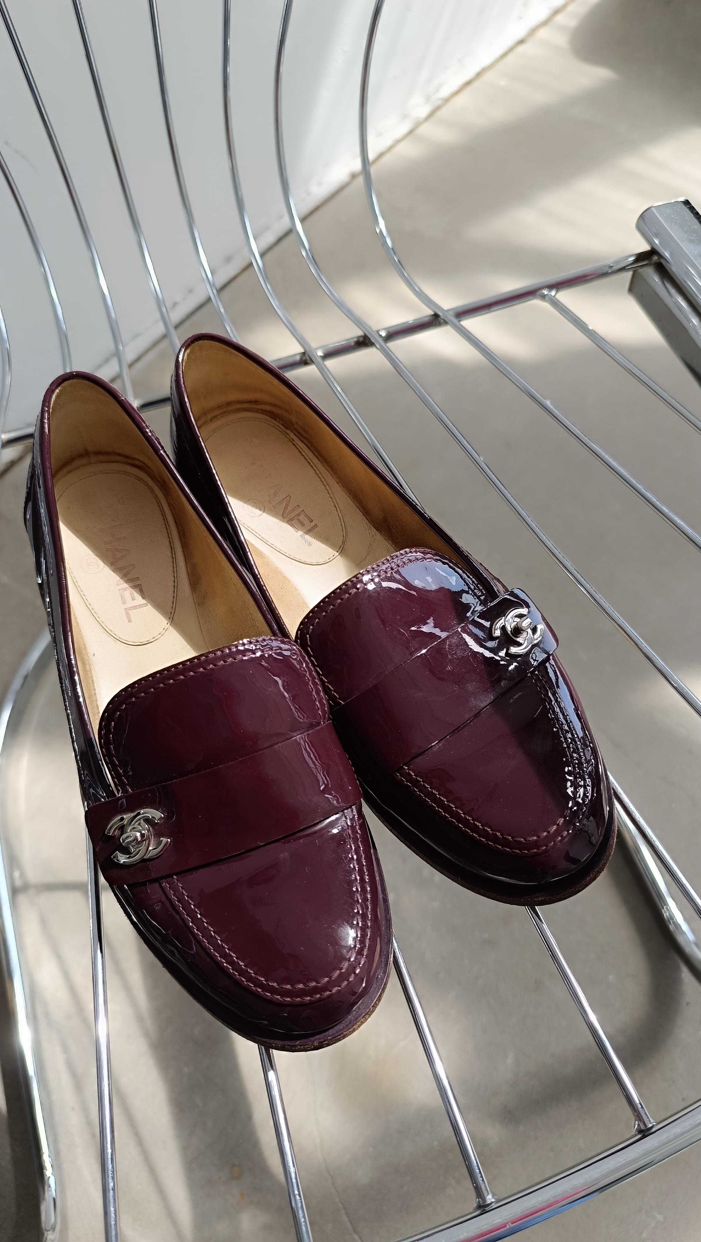 CHANEL by Karl Lagerfeld 15P / 2015 Chanel Turn Lock Enamel Loafers In Fair Condition For Sale In Алматинский Почтамт, KZ