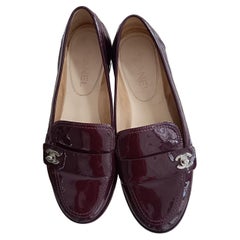 CHANEL by Karl Lagerfeld 15P / 2015 Chanel Loafers aus Emaille mit gedrechseltem Schloss