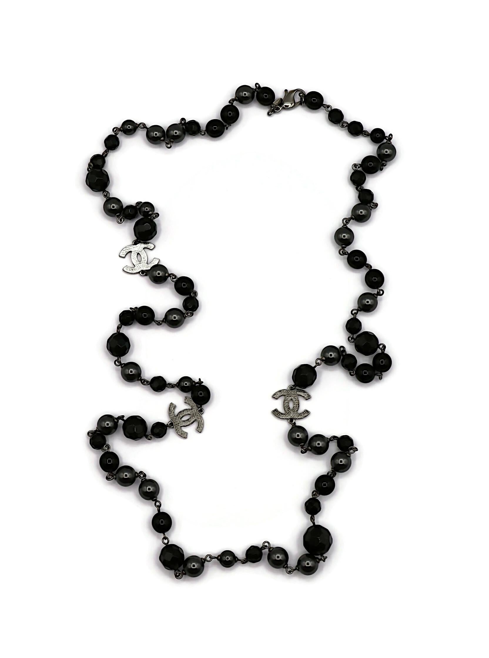 CHANEL by KARL LAGERFELD 2011 Grey Pearl and Black Bead CC Necklace In Excellent Condition In Nice, FR