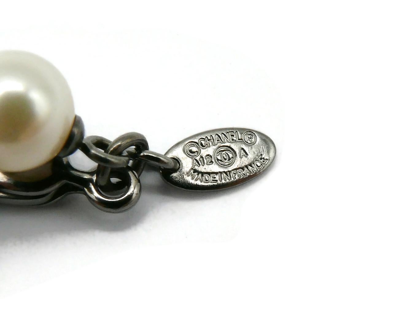 CHANEL by KARL LAGERFELD 2012 Perlenperlen-Perlen- und CC Sautoir-Halskette im Angebot 15