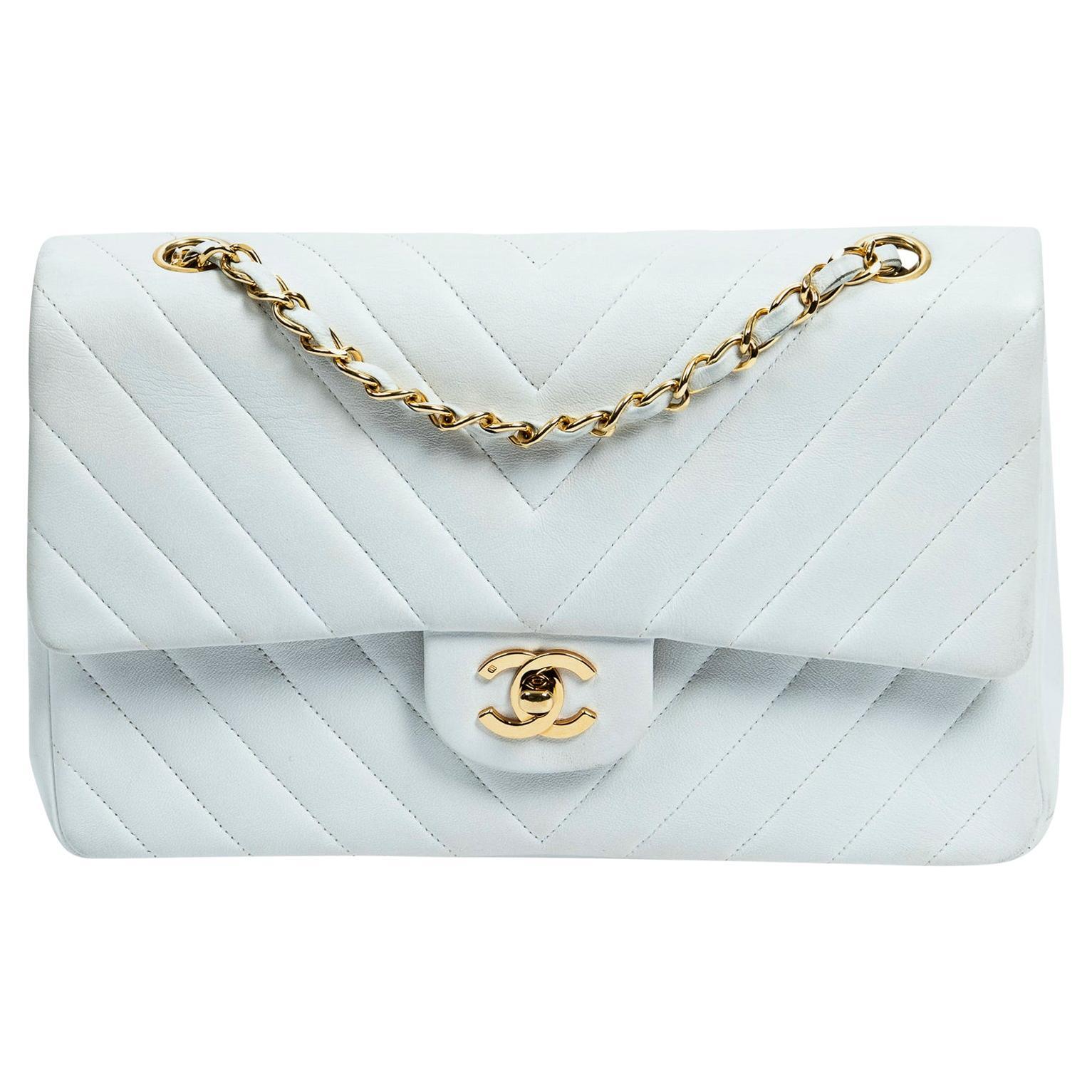 presentatie Getand Speciaal Chanel by Karl Lagerfeld 2015 White Classic Medium Chevron Double Flap Bag  For Sale at 1stDibs | karl lagerfeld lego clutch
