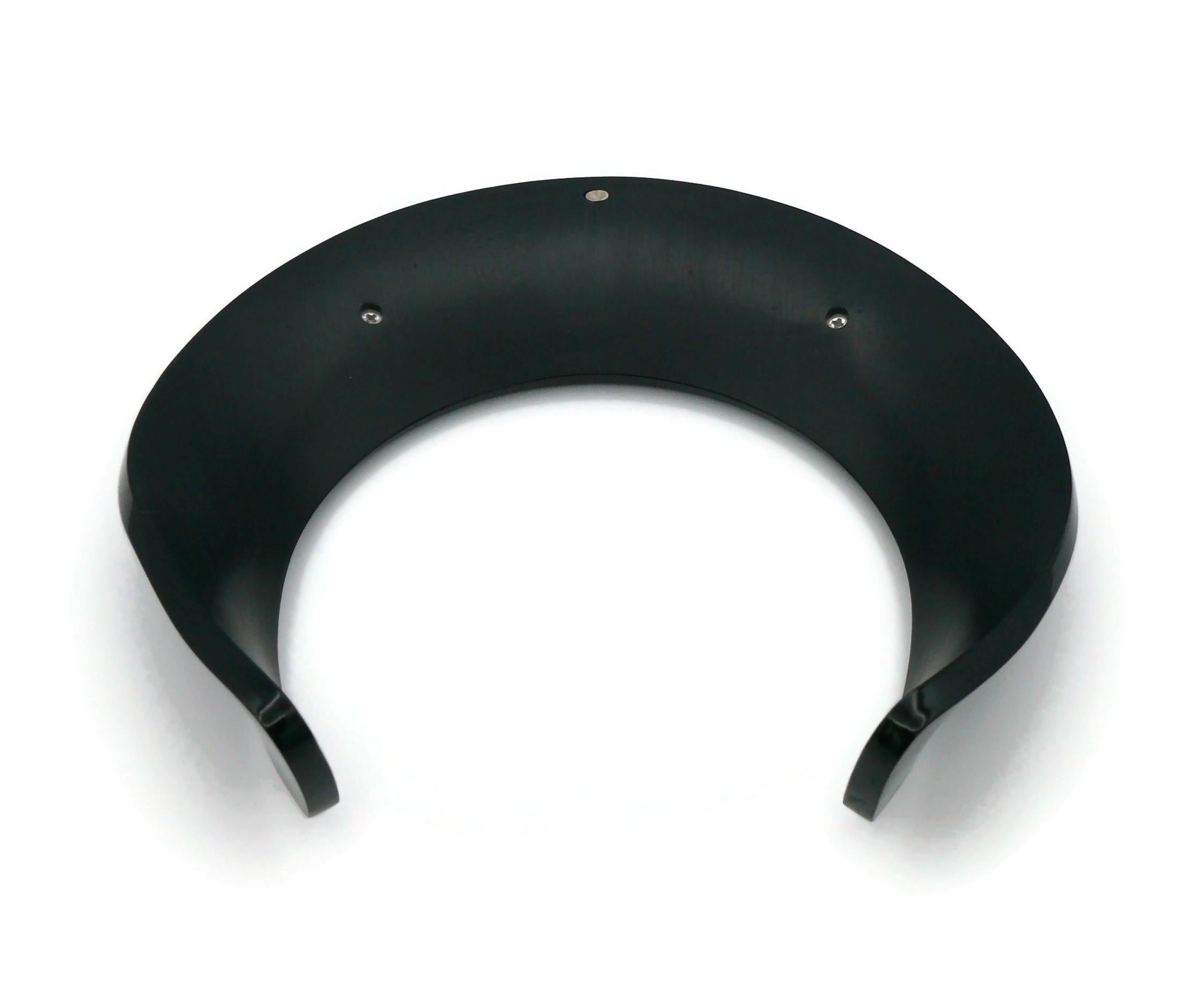 CHANEL by KARL LAGERFELD Black and White Resin Choker Necklace, Fall 2007 For Sale 4