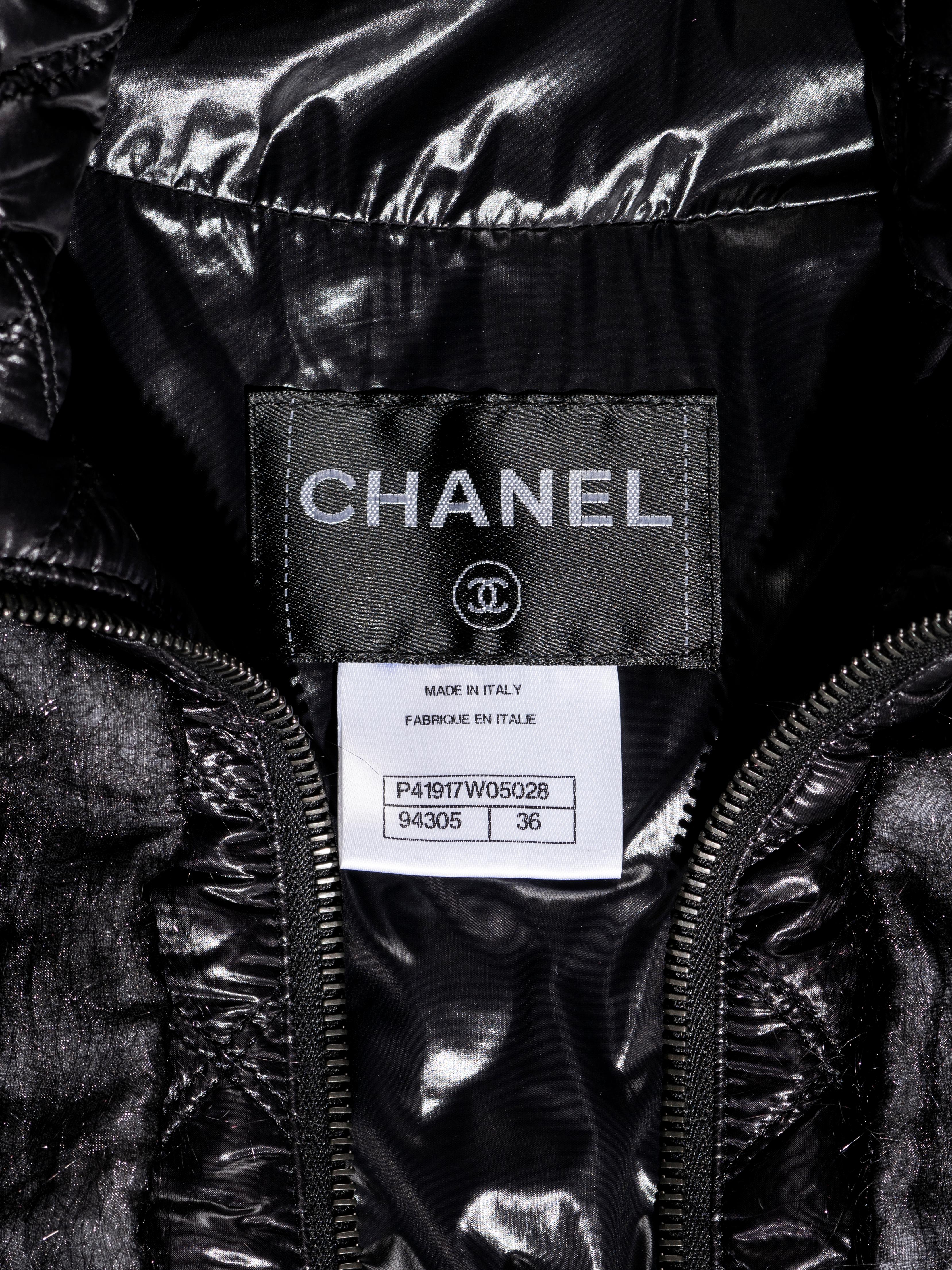 Combinaison en nylon matelassé noir Chanel par Karl Lagerfeld, automne-hiver 2011 en vente 4