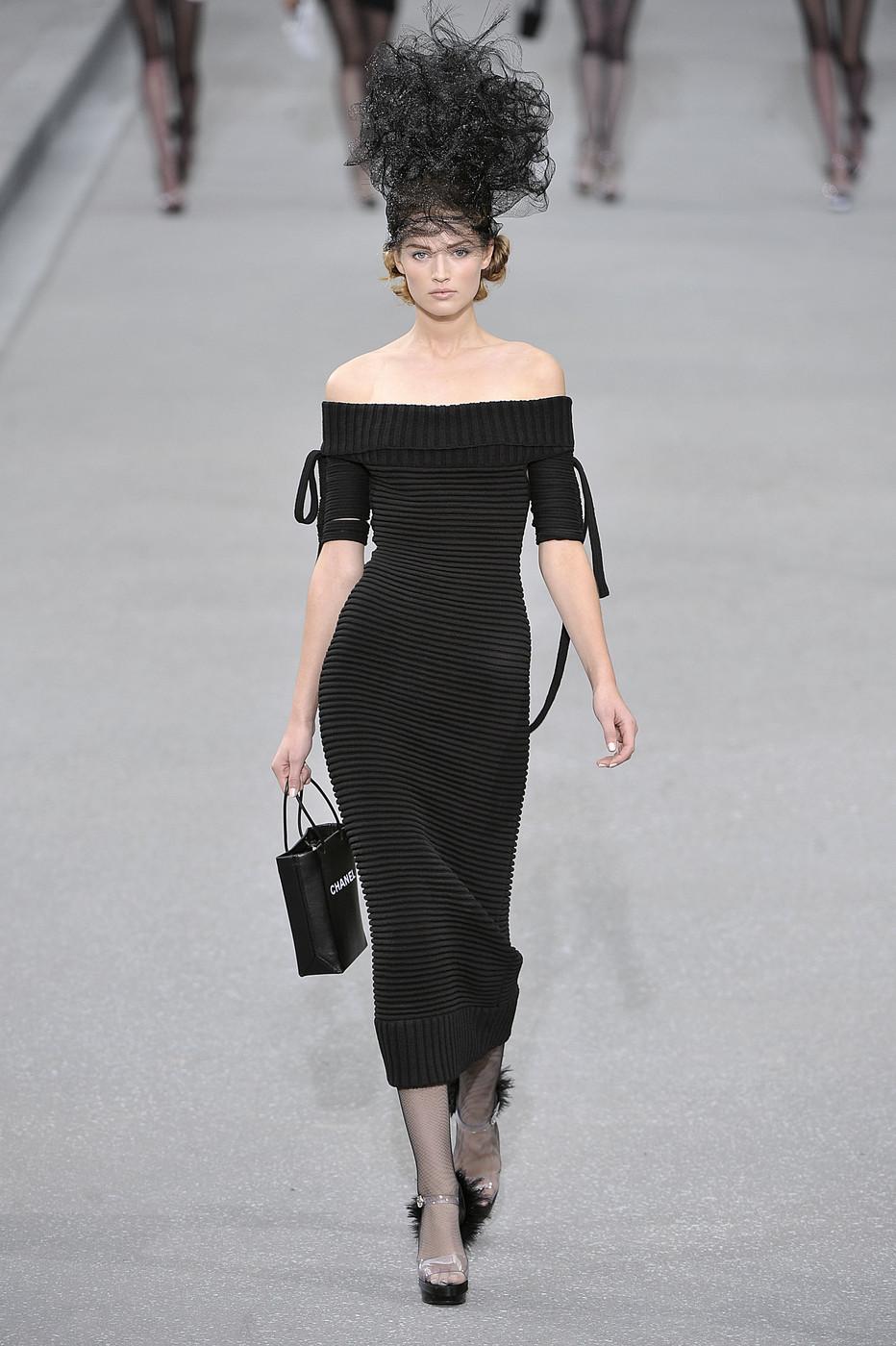 Chanel by Karl Lagerfeld, black ribbed knitted off shoulder maxi dress

Spring-Summer 2009