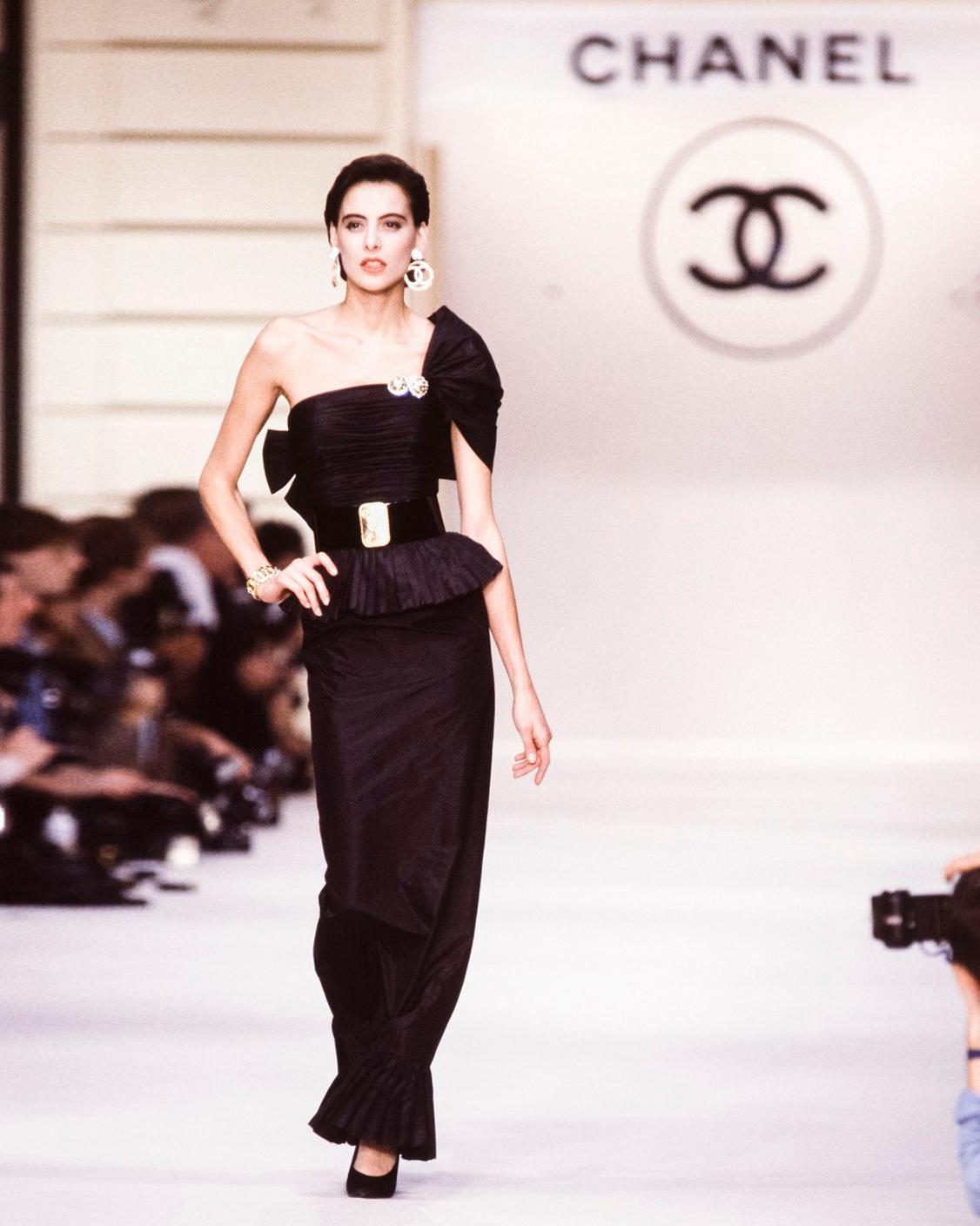 Chanel by Karl Lagerfeld black silk taffeta evening dress, ss 1986 For Sale 4