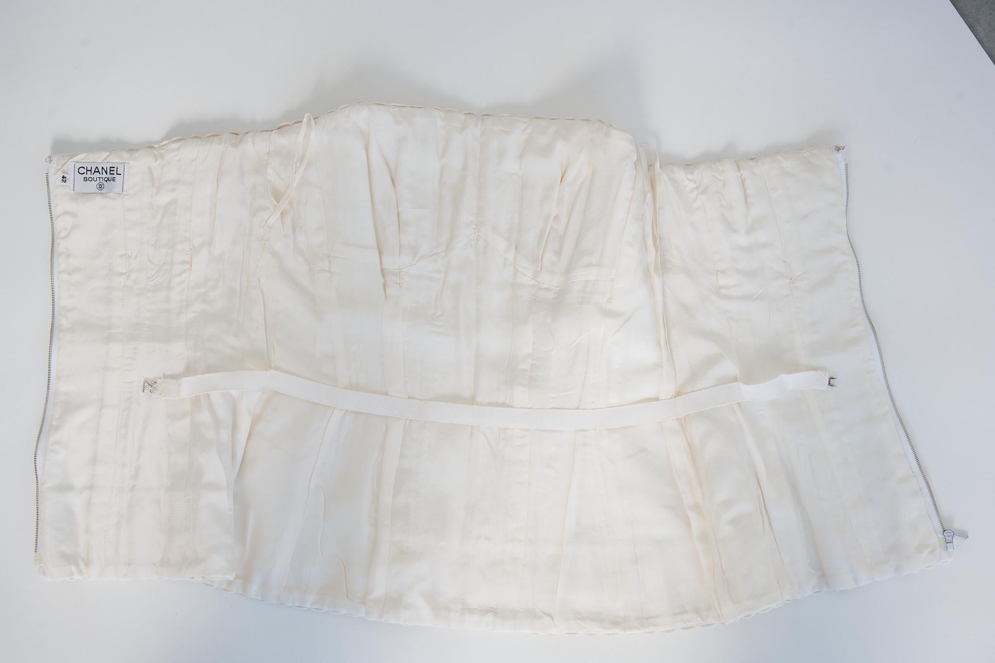 Chanel By Karl Lagerfeld Broderie Anglaise CC Logo Cotton Corset Top, SS1993 en venta 7