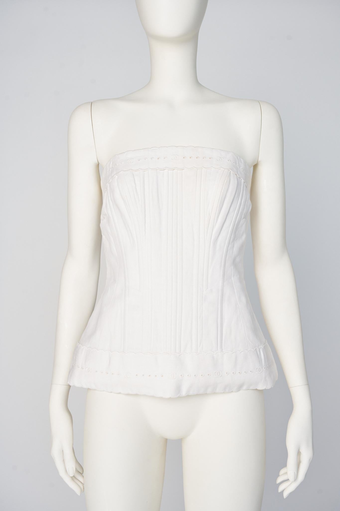 De las mujeres Chanel By Karl Lagerfeld Broderie Anglaise CC Logo Cotton Corset Top, SS1993 en venta