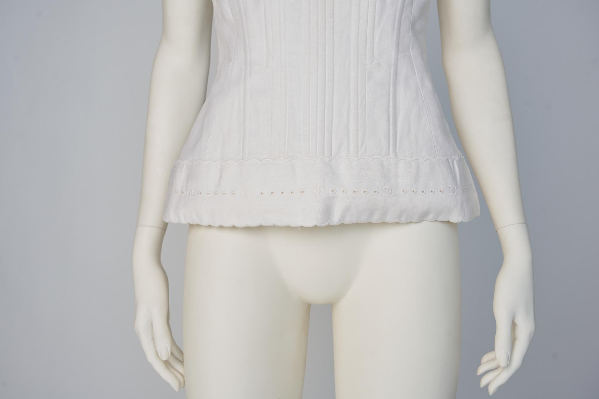 Chanel By Karl Lagerfeld Broderie Anglaise CC Logo Cotton Corset Top, SS1993 en venta 2
